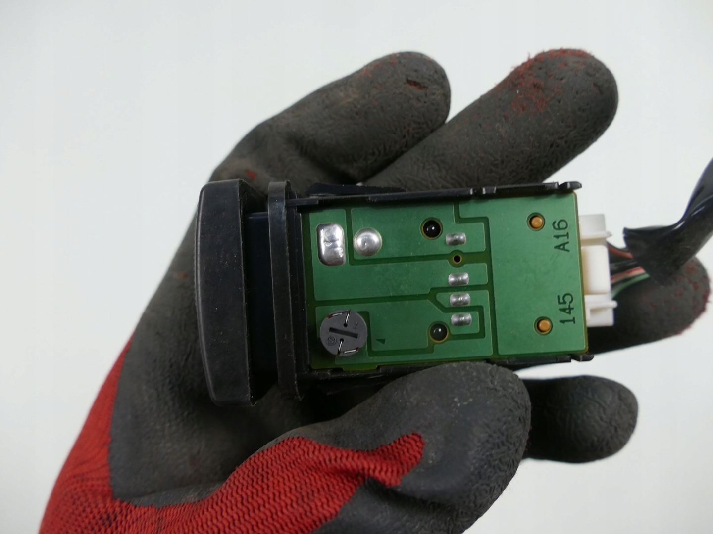 MAZDA 626 GF button KONTROLI TRAKCJI switch