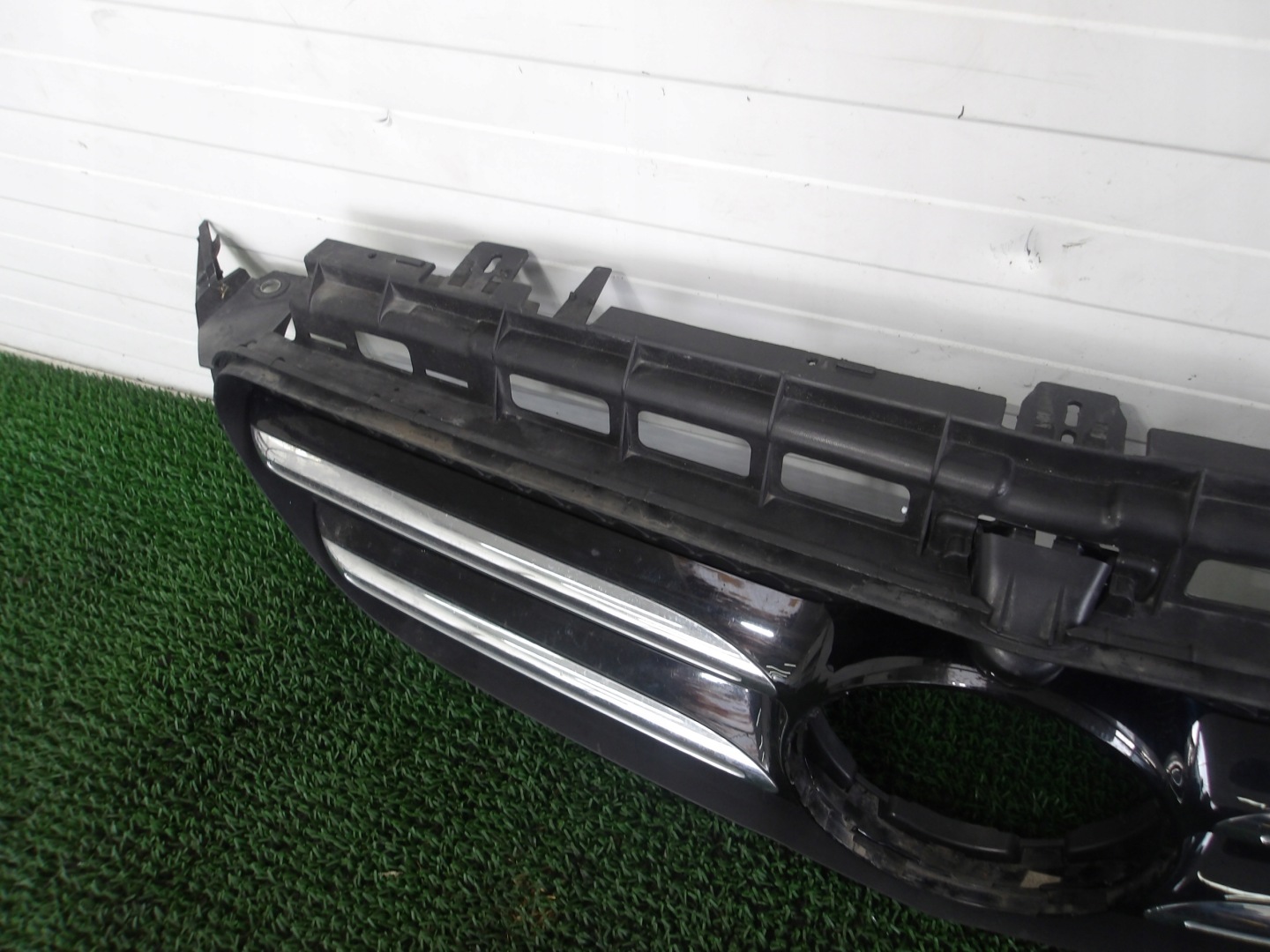 MERCEDES E-KLASA W213 16- grill grille front front below KAMERE OE