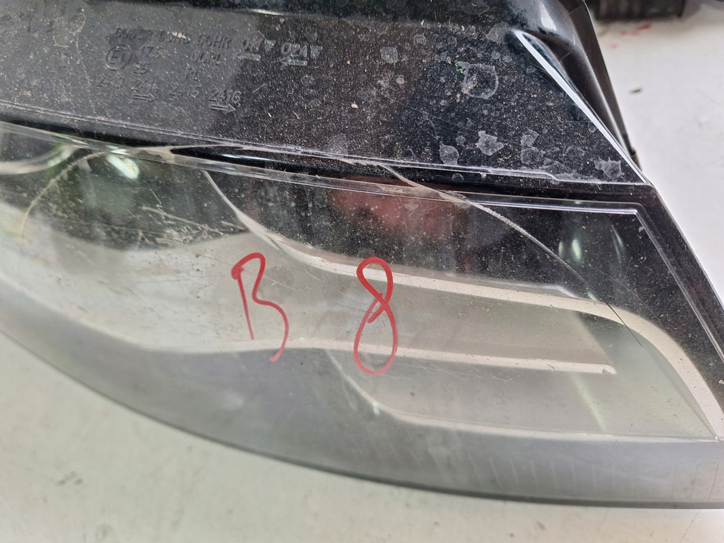 AUDI A4 B8 8K 08-11 light left XENON UK