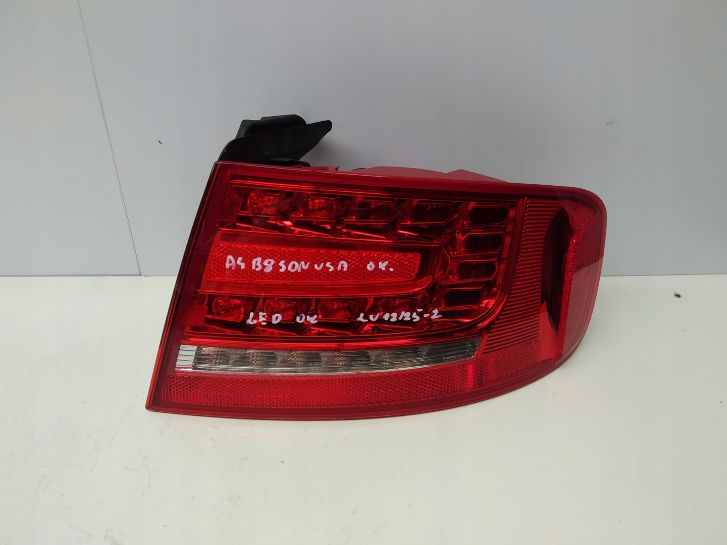 2008-2011r Audi A4 B8 sedan USA light rear part left right Full Led