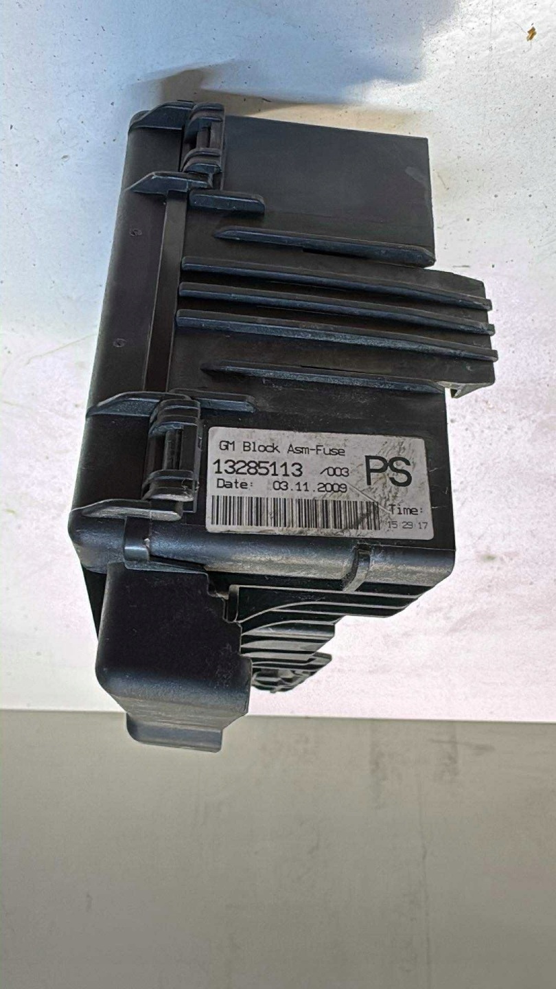 OPEL INSIGNIA A Boîte Module fusibles Borne Positif