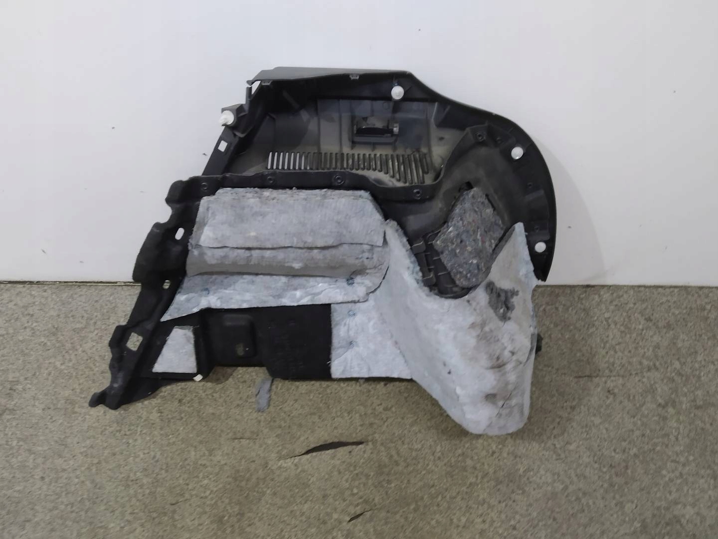upholstery side left rear part boot E15 64734-02050 Toyota Auris and