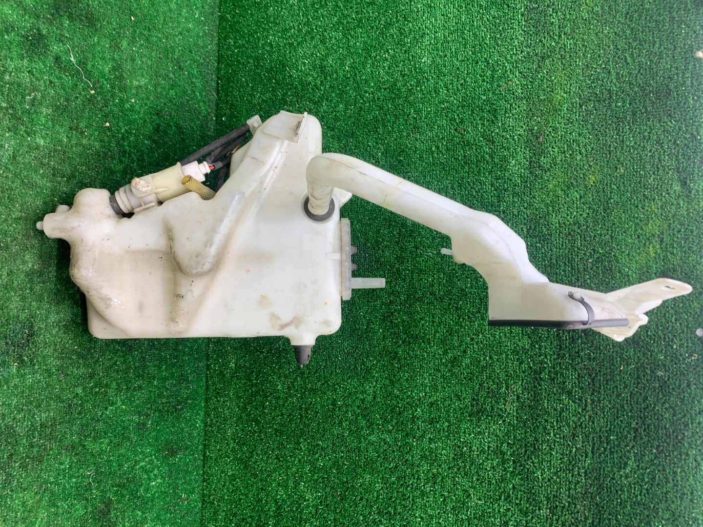 washer fluid tank MERCEDES W211 2118601660