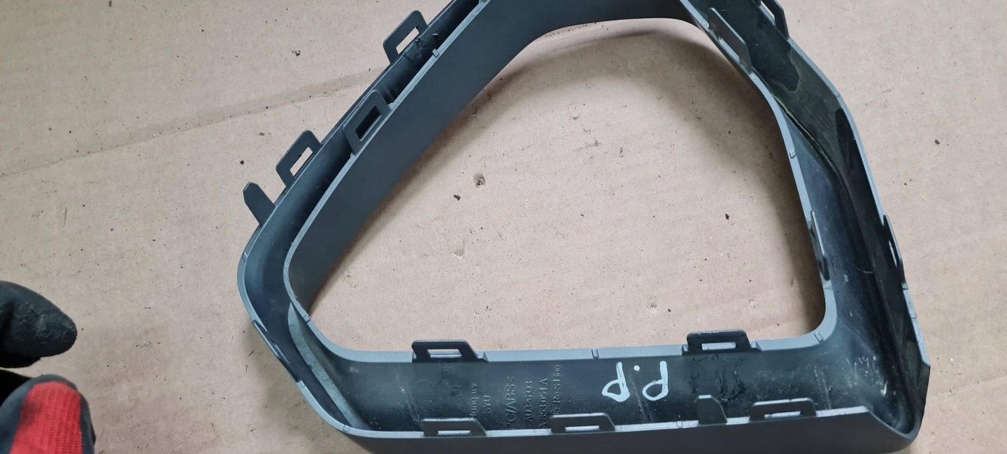 Q3 83A grid cap frame of a bumper right grey PLATINUM SLINE 83A853054A
