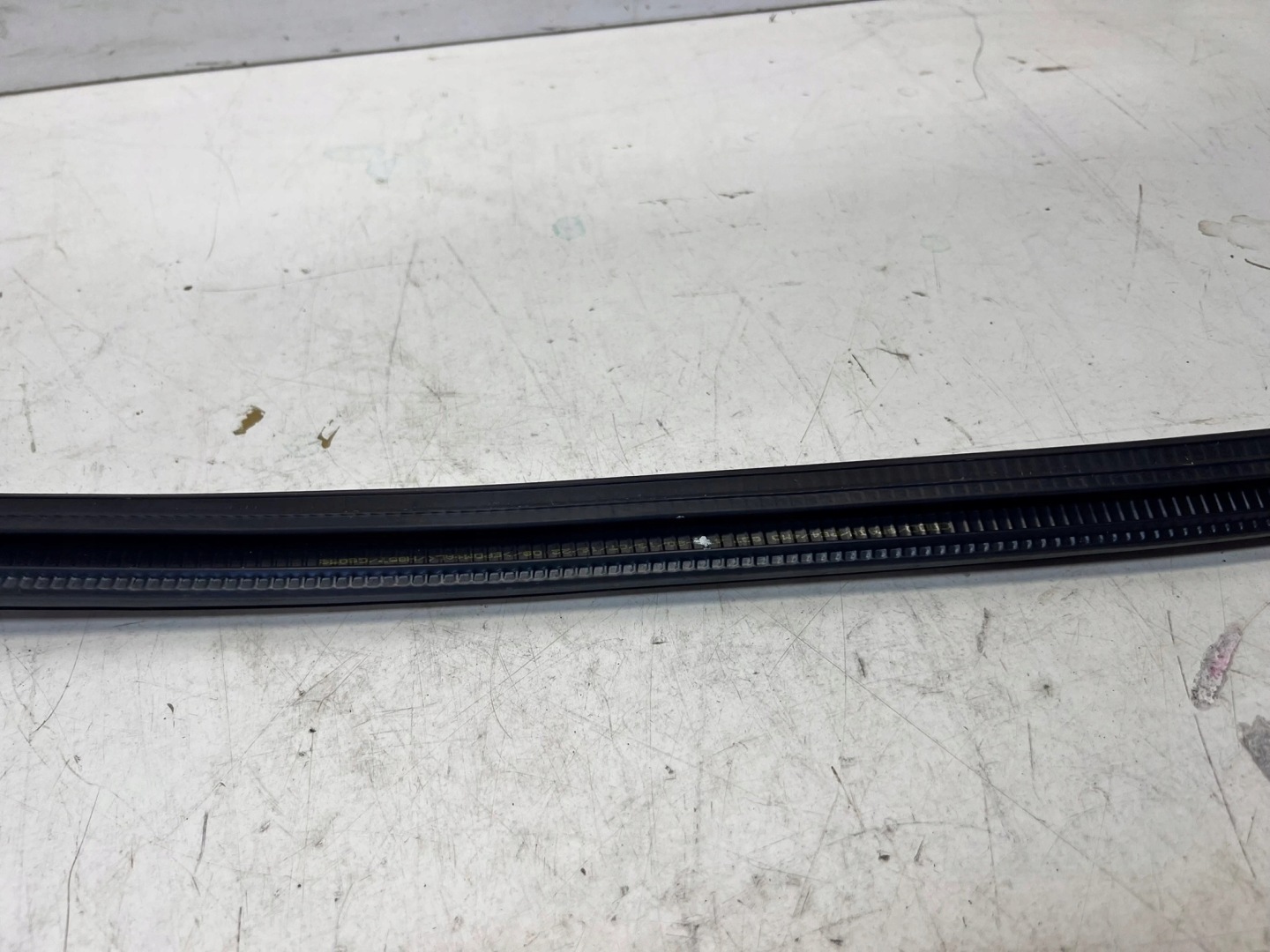 moulding dust windows right front AUDI Q7 4M 4M0837480