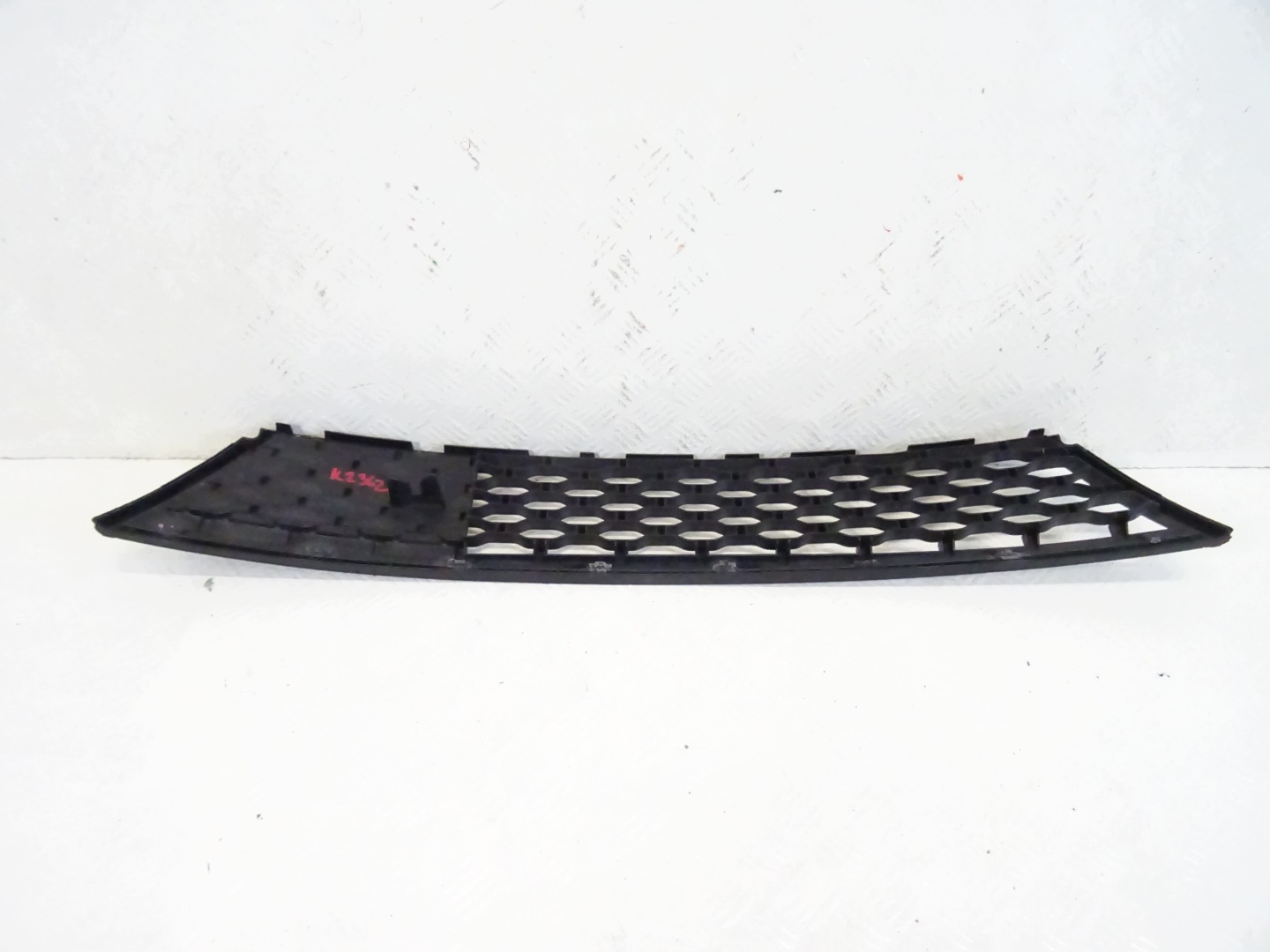 grid of a bumper front central RENAULT TWINGO II LIFT 7701067873