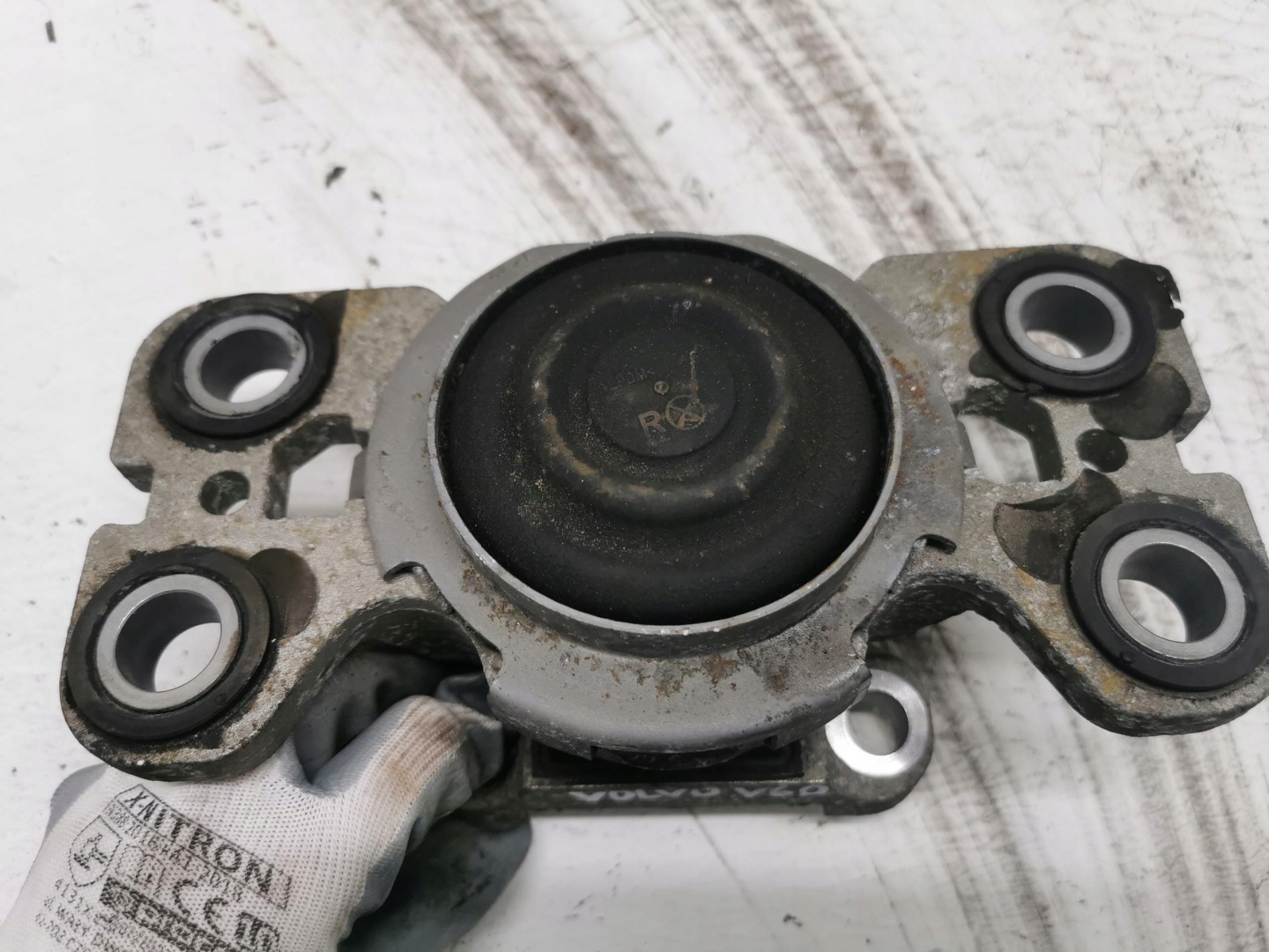 engine mount VOLVO V60 II 10-18 2.4D