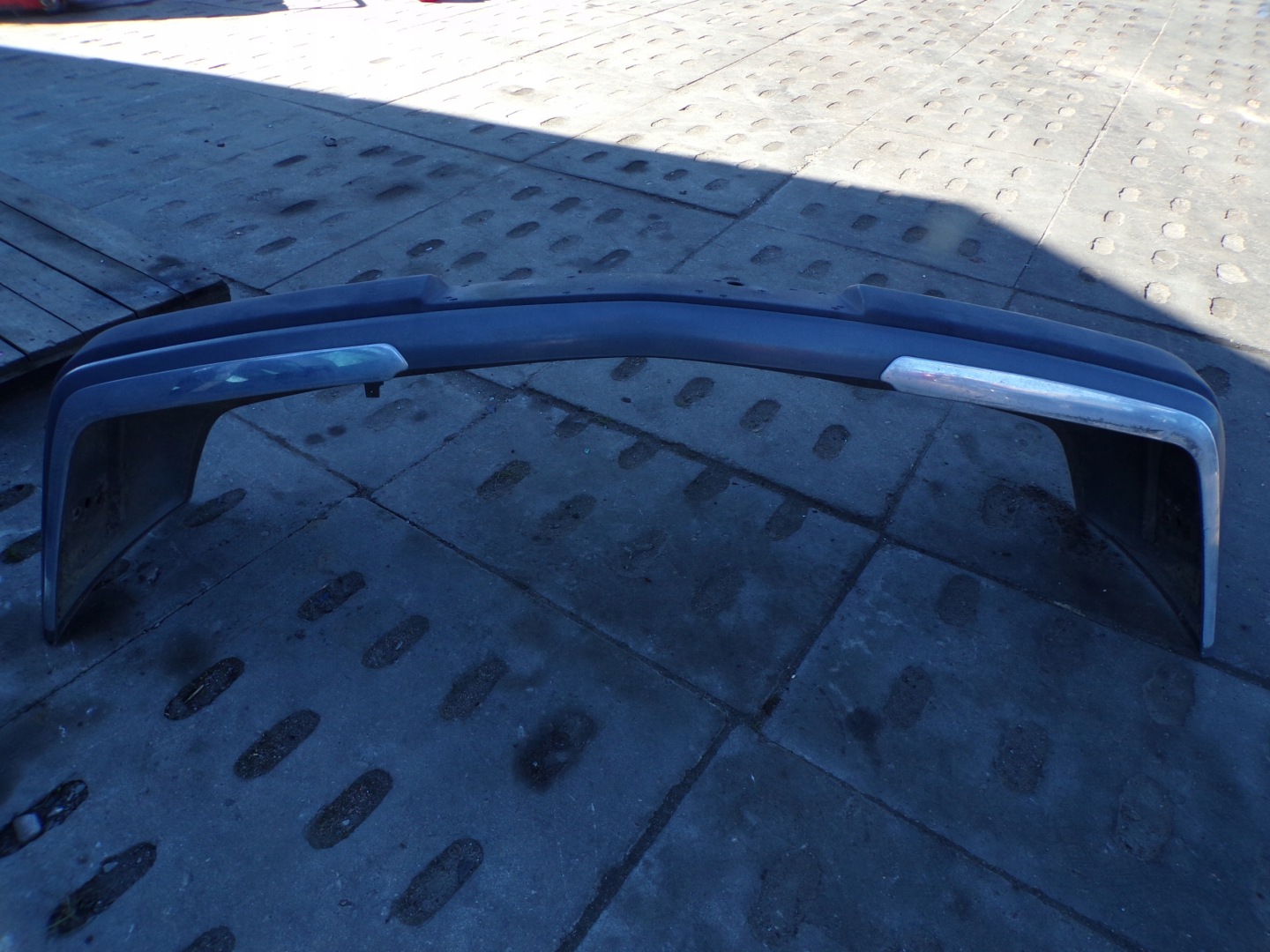 front bumper front MERCEDES W124 E KLASA SZEROKA moulding (1)