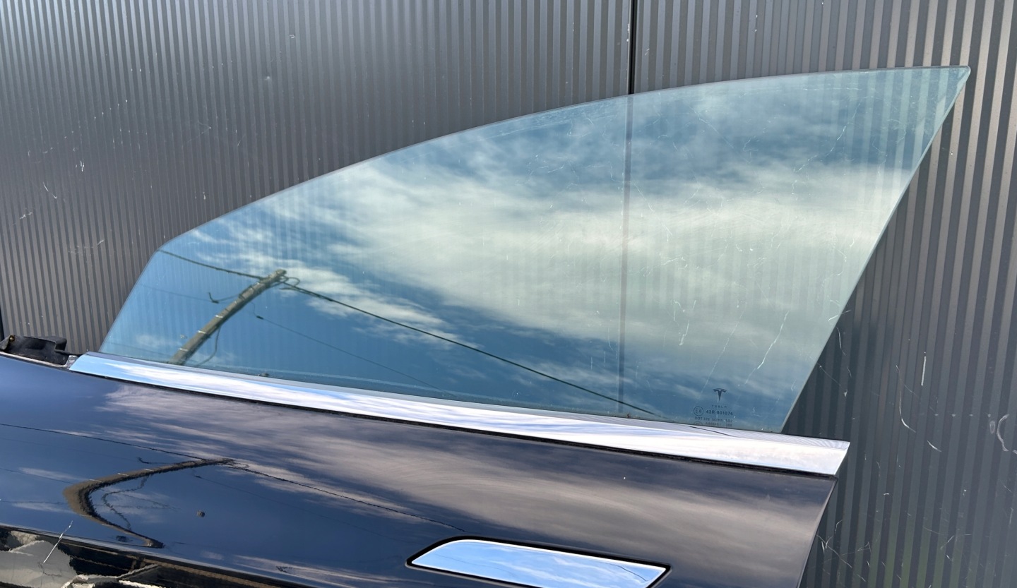 door left front front TESLA MODEL S 12- complete