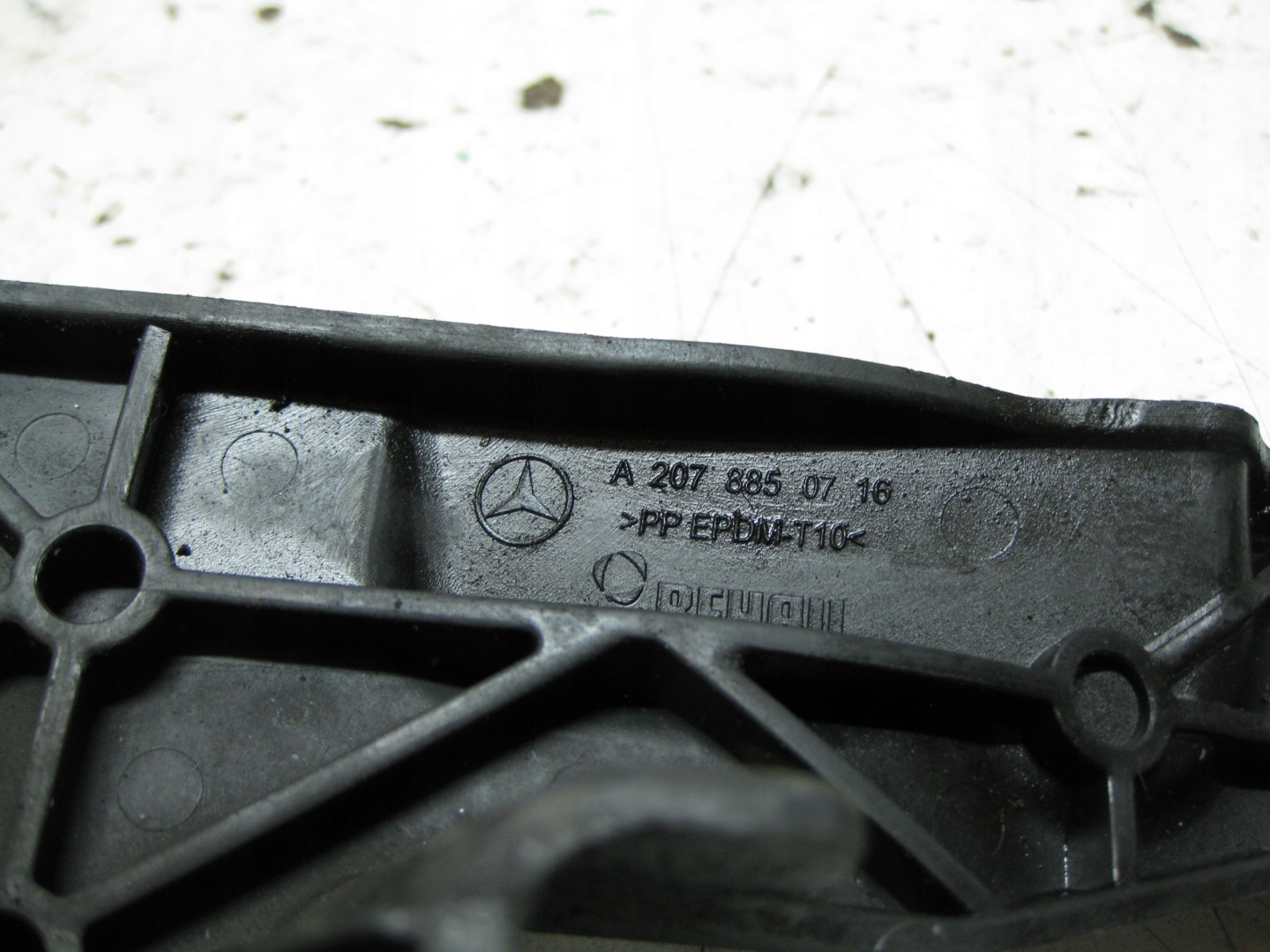 MERCEDES W207 3.0 CDI 11R bumper bracket front A2078850716