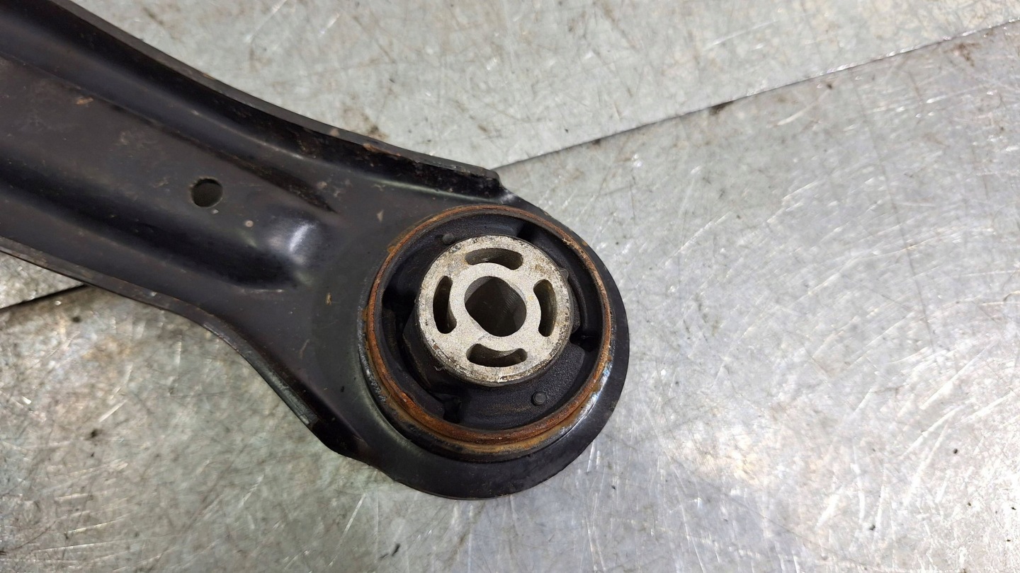 arm right front H1BC-3042R FORD FIESTA MK8