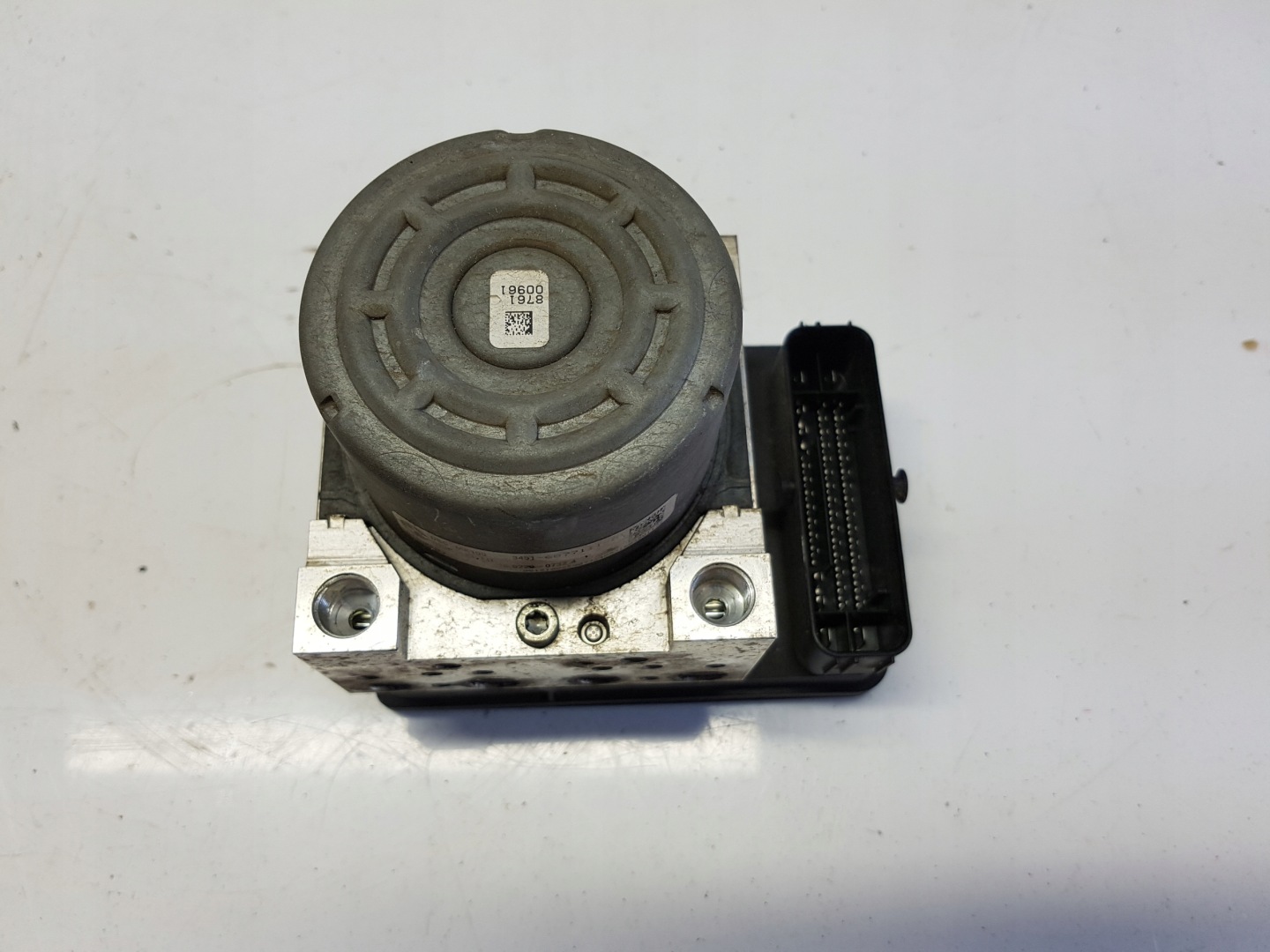 BMW I3 pump control unit ABS 6877112
