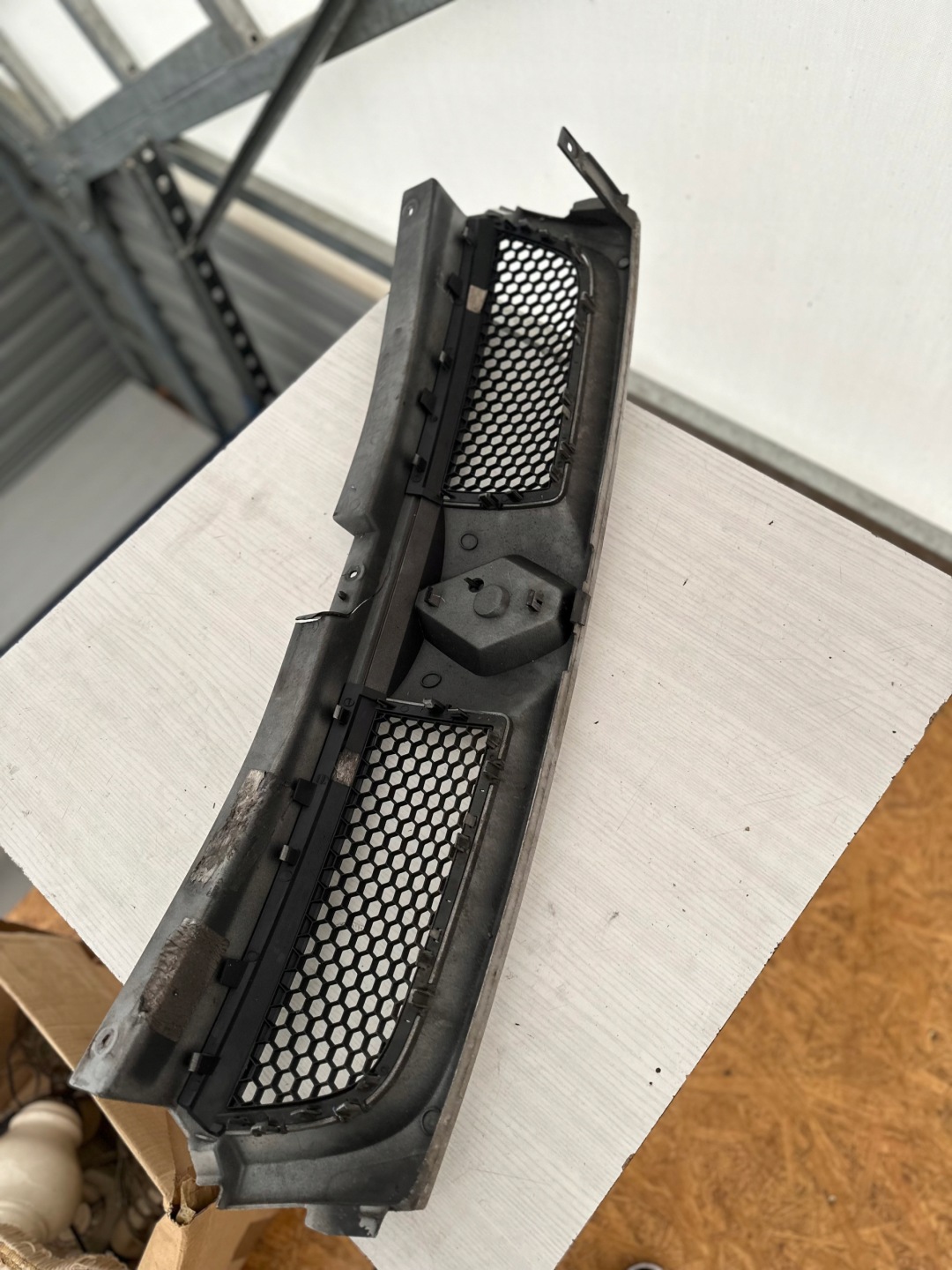 Grill Grill der Stoßstange 8200204450 - Renault TRAFIC II 01-06