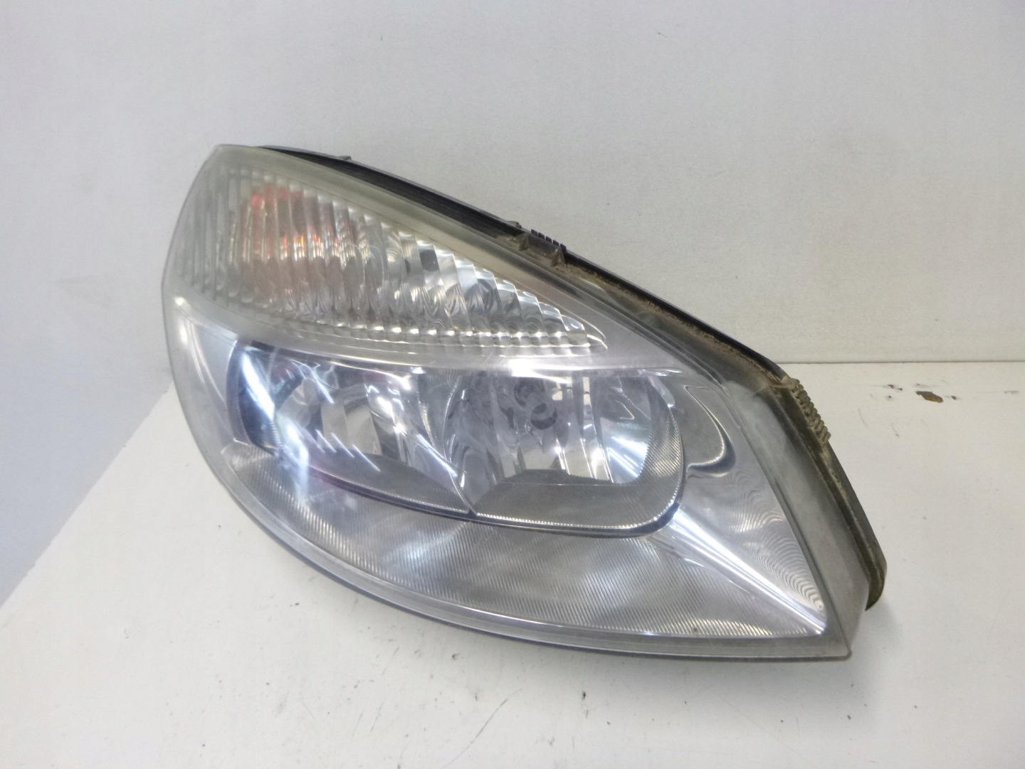 light front Renault Scenic II 2004r.