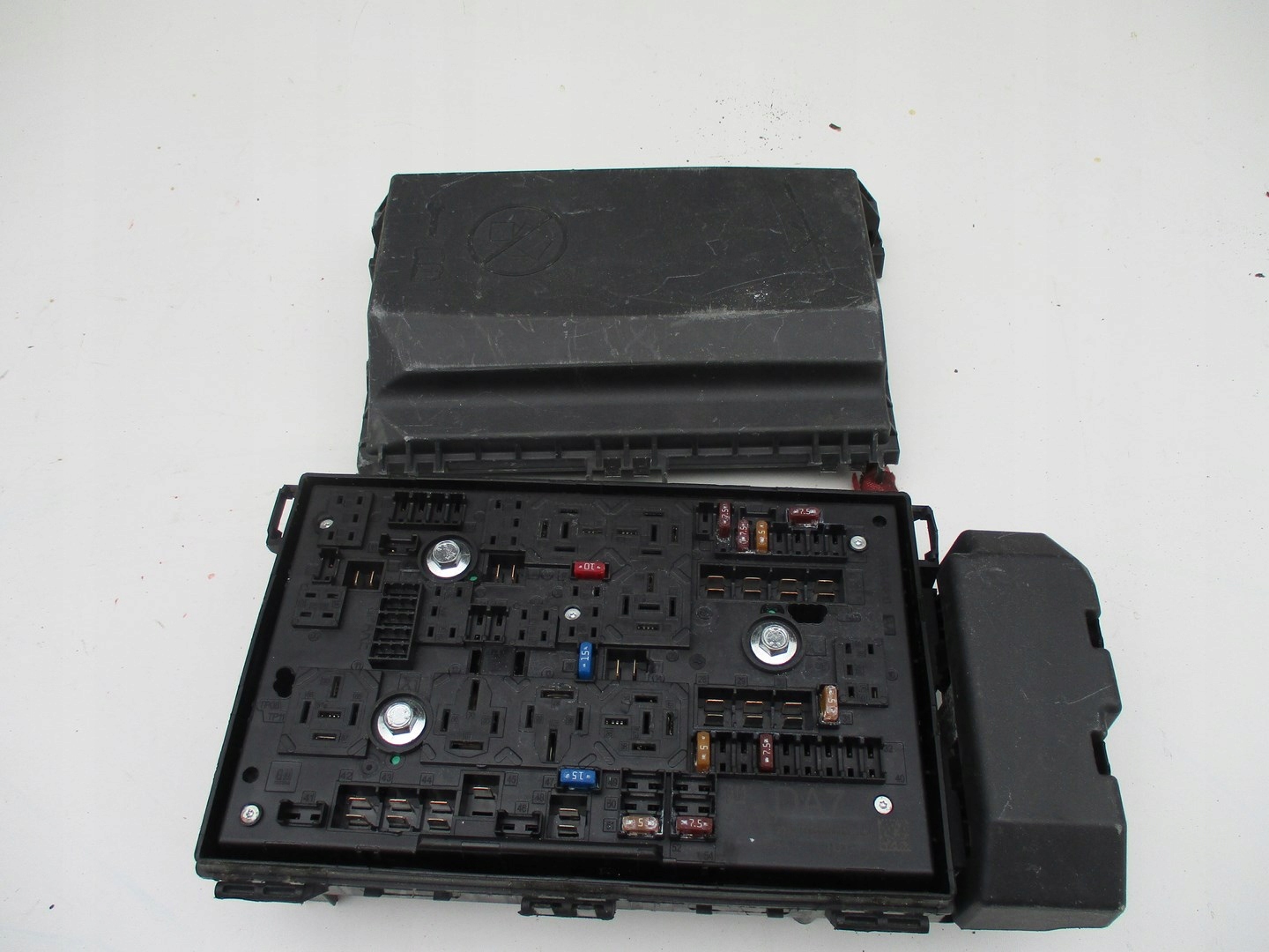 Module fusibles Boîte OPEL ASTRA 4 IV