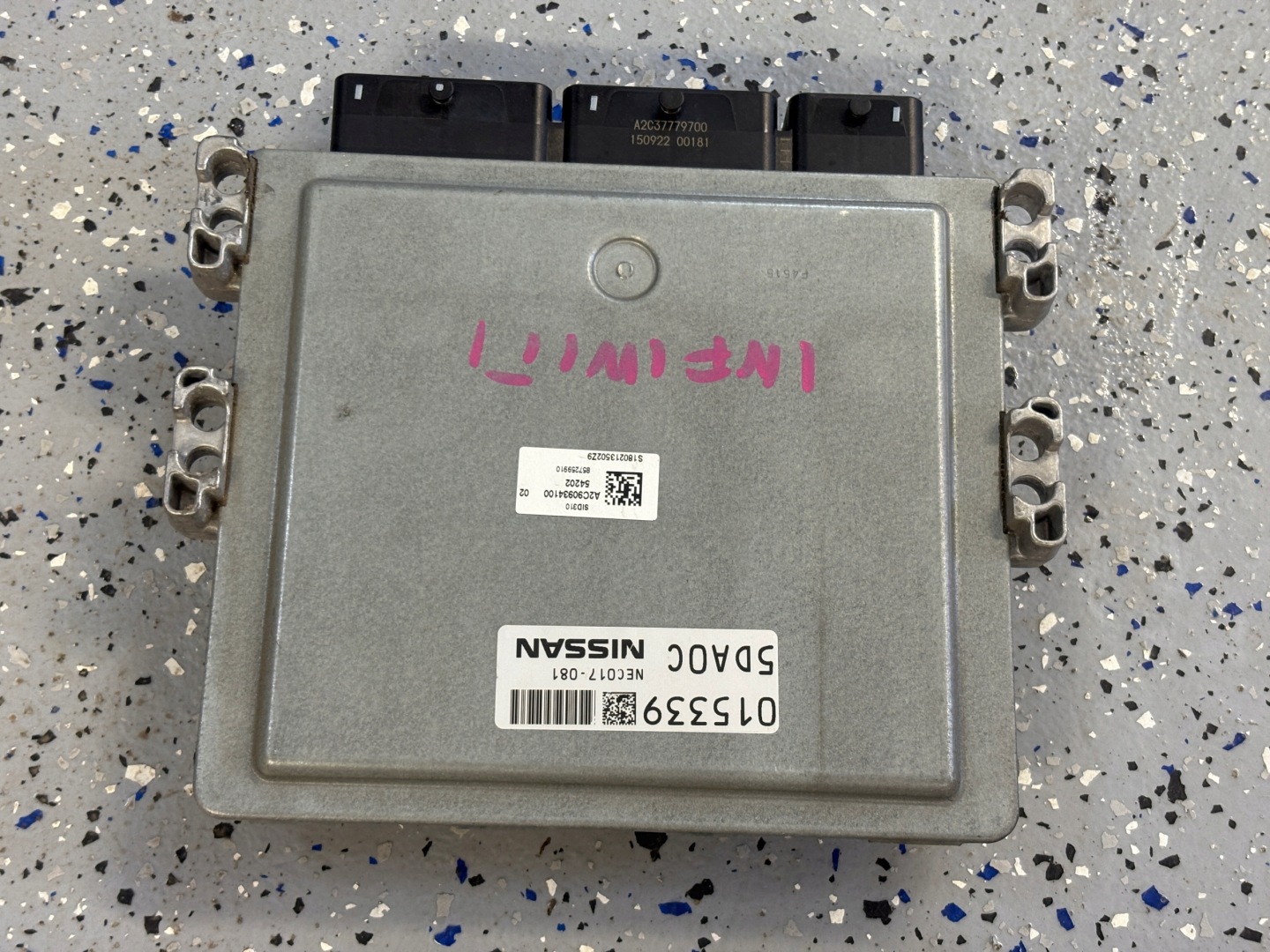 INFINITI 1.5 DCI computer control unit of the engine 237035DA0B