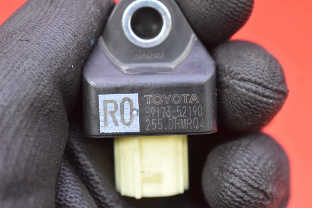 impact sensor right 89173-52190 TOYOTA YARIS 4 IV GR 20-24