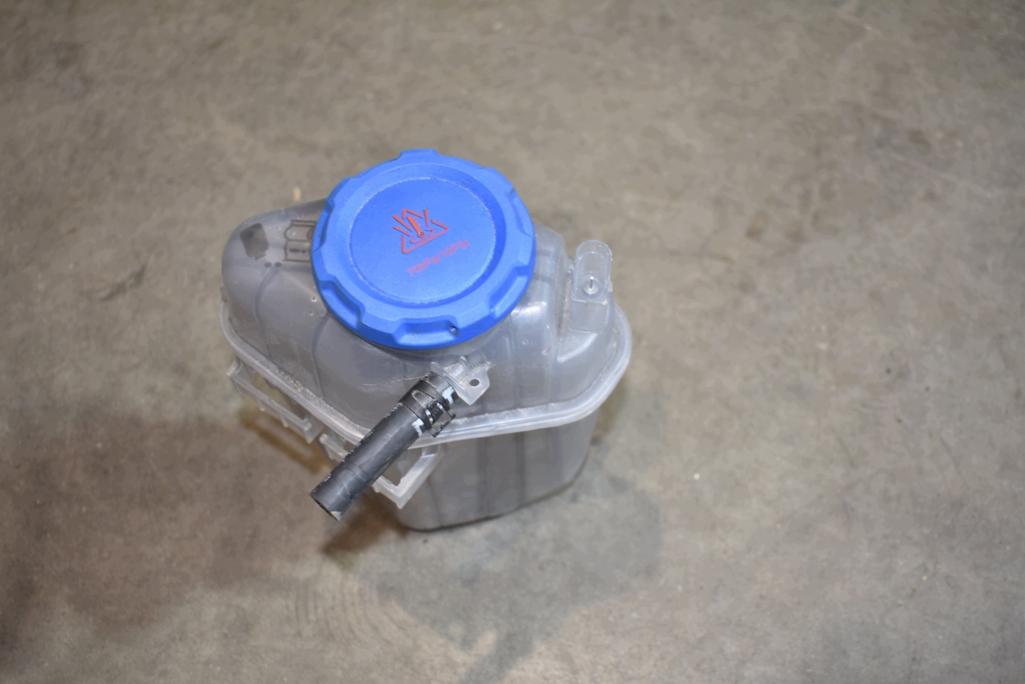 parfait état réservoir eau d’eau gaz refroidissement AUDI A5 B10