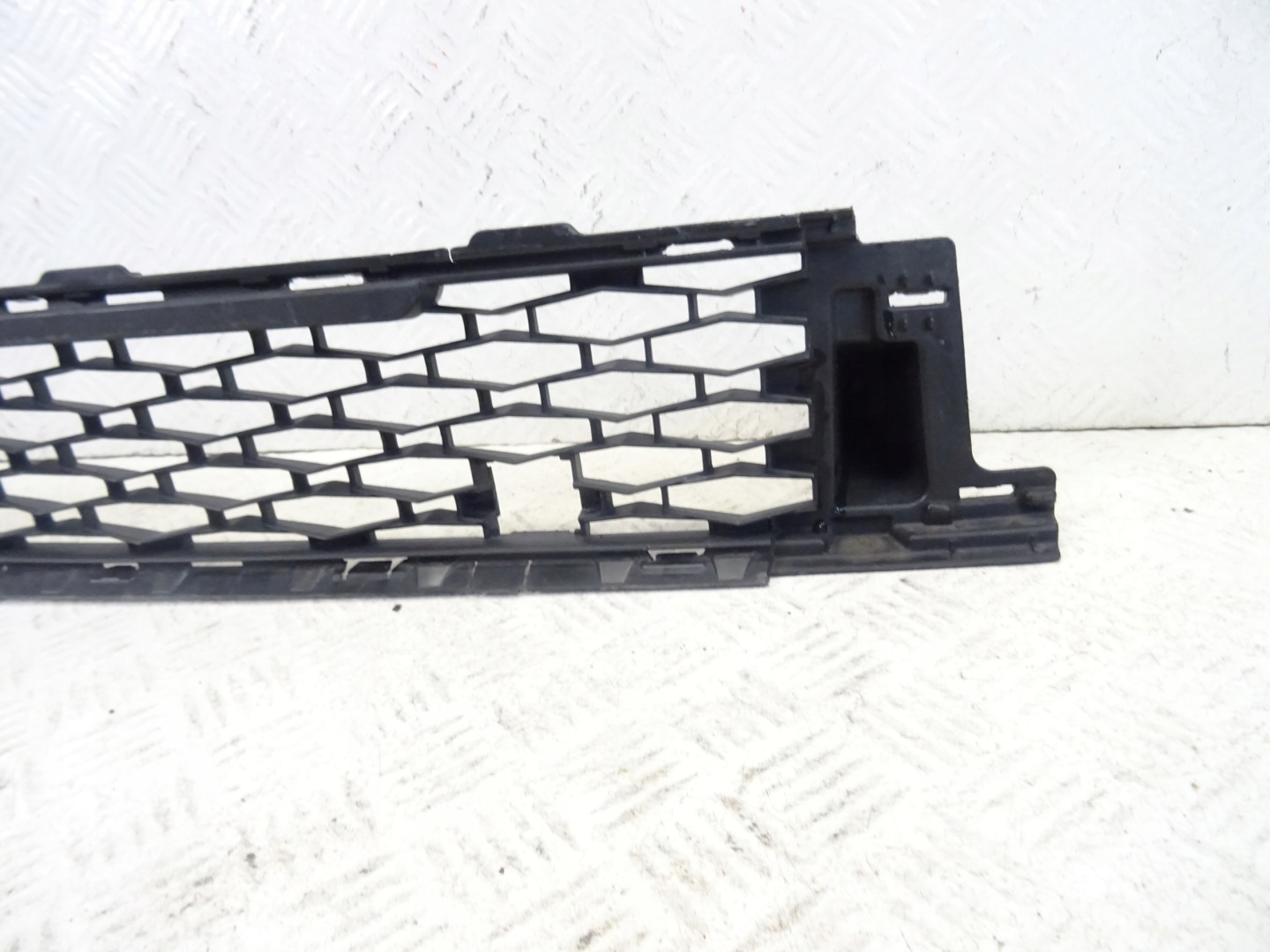 grid of a bumper front front central SKODA KAROQ 57A853677D