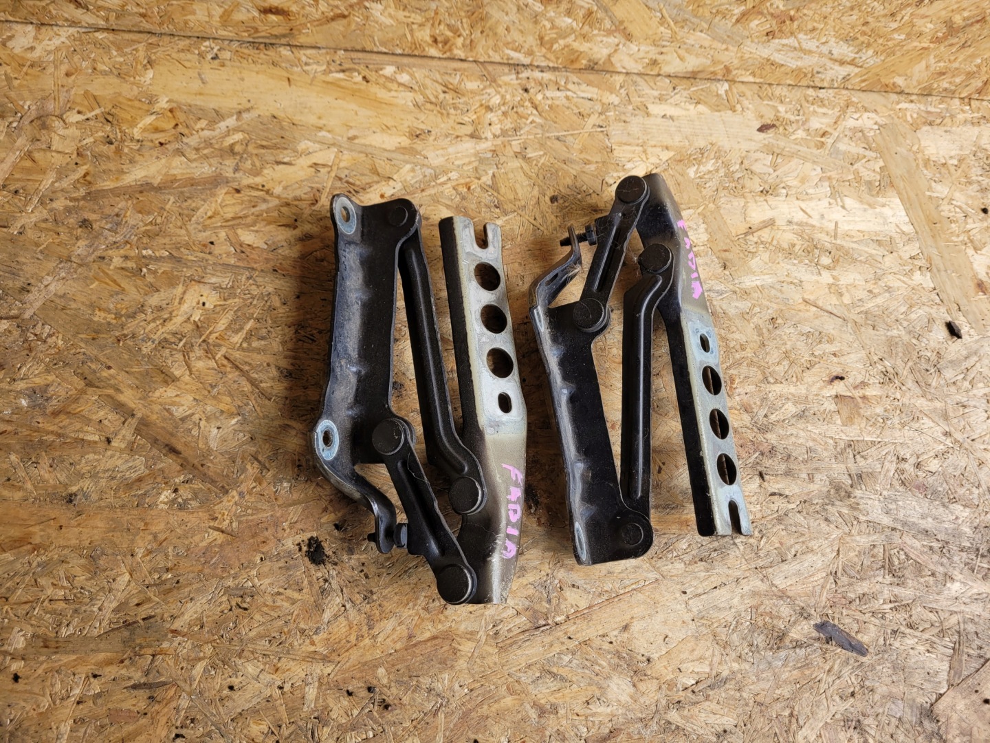 bonnet hinges KOMPLET SKODA FABIA II