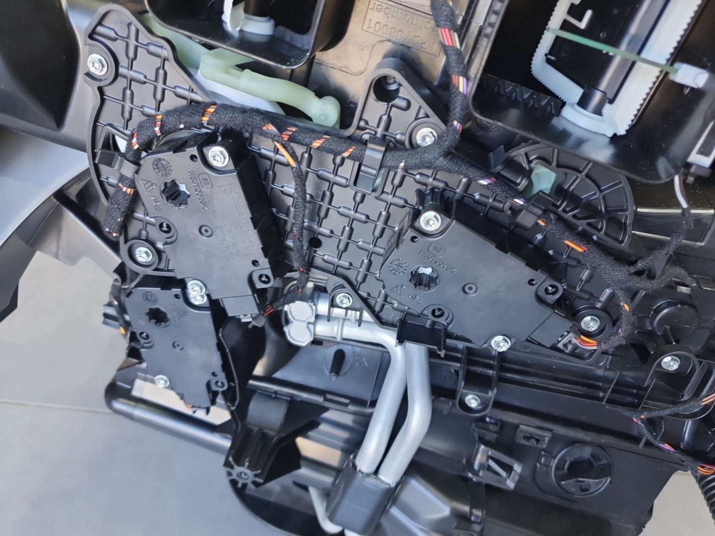 Audi Q6 e-tron poklopač kutija ventilacije 85B820005F