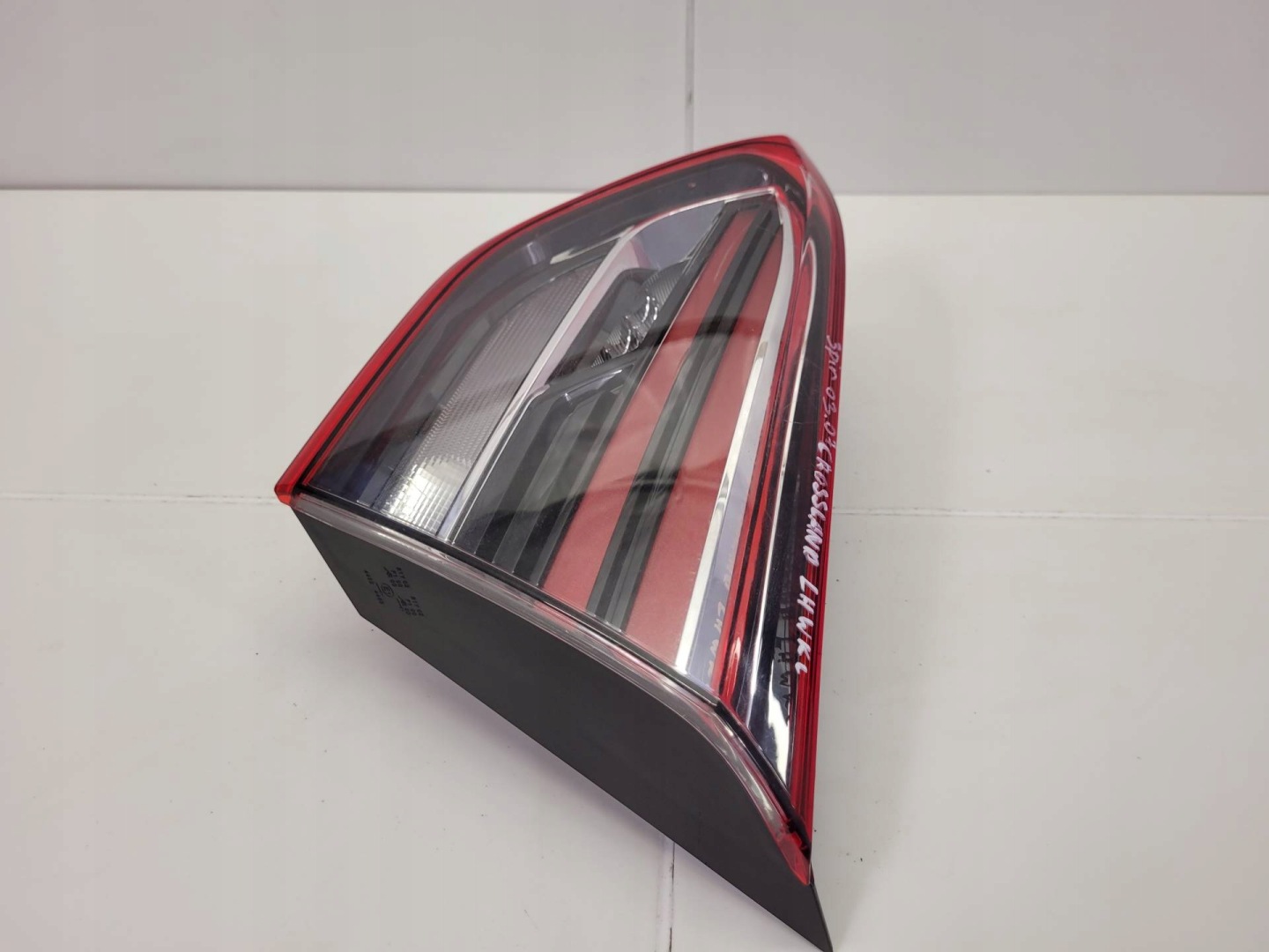 light rear to the bonnet right side Opel Crossland X 2019 2SD.2238