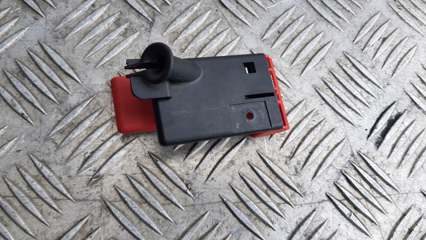 MERCEDES W212 handle lever bonnets bracket