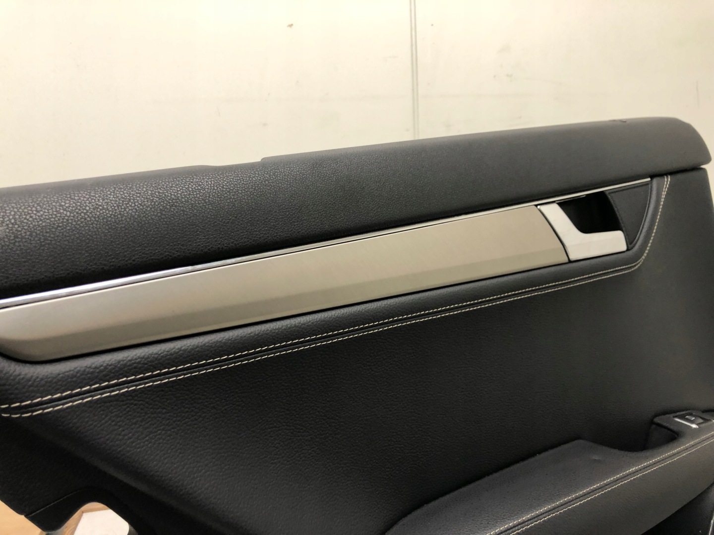 side door left rear part leather MERCEDES W204 KOMBI