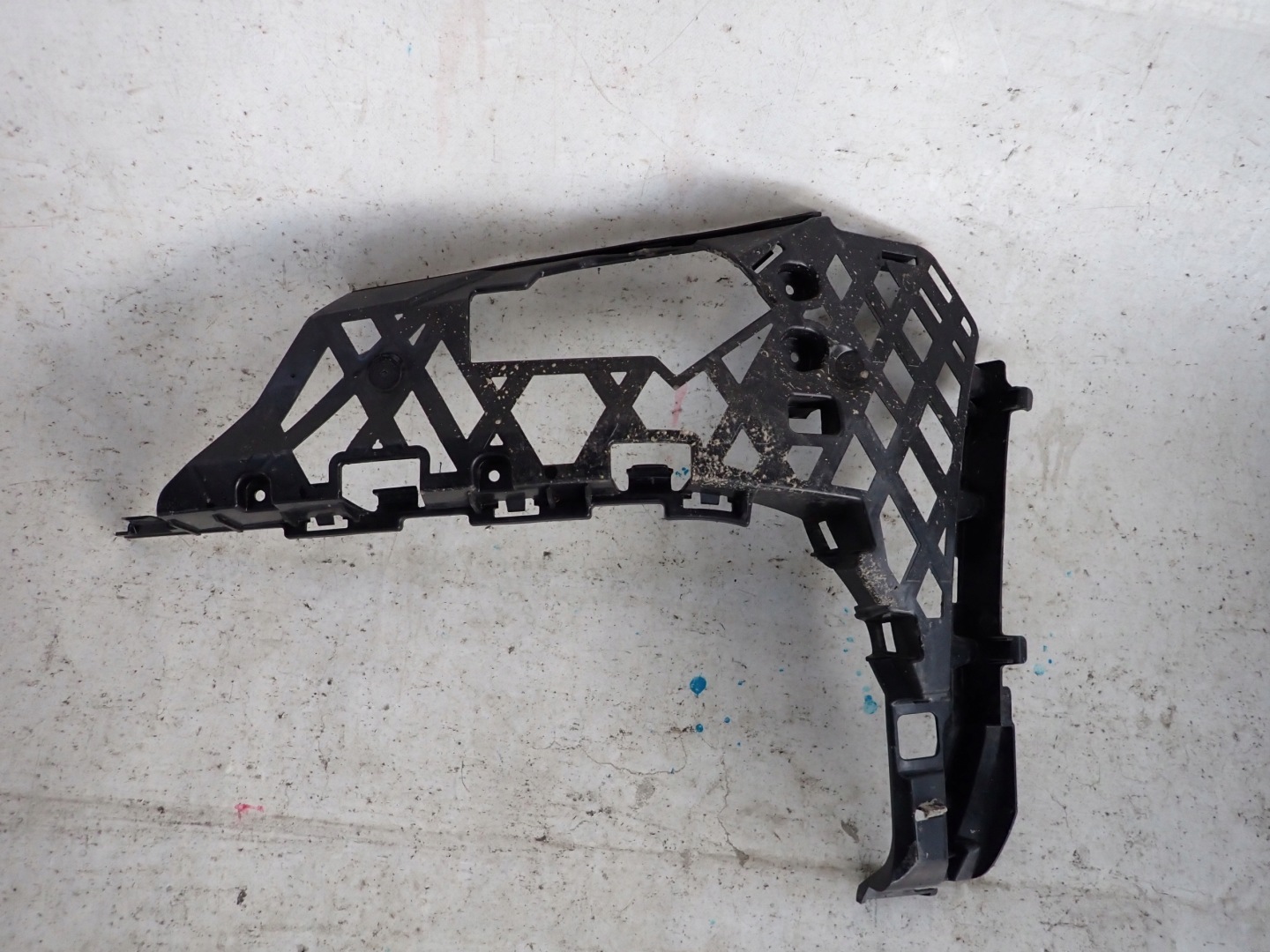 VW PASSAT B8 ALLTRACK 14- support holder of a bumper left front front