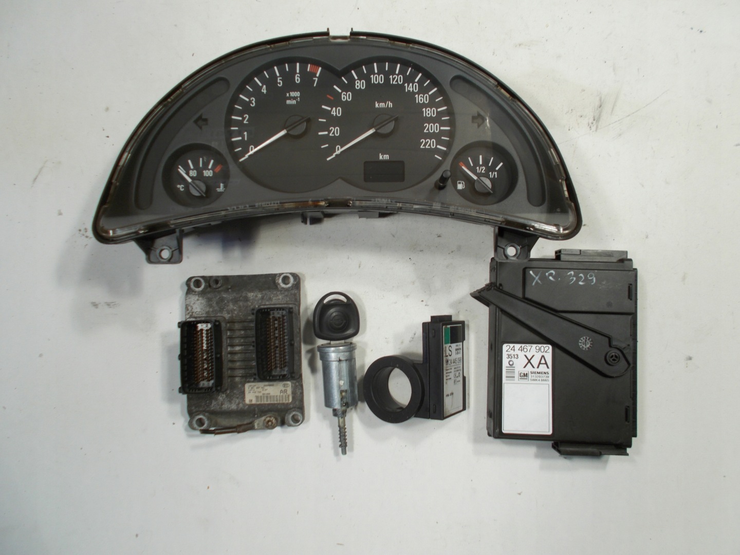 computer dials running board IMMO CORSA C 1.0 12V 0261207421 24443795