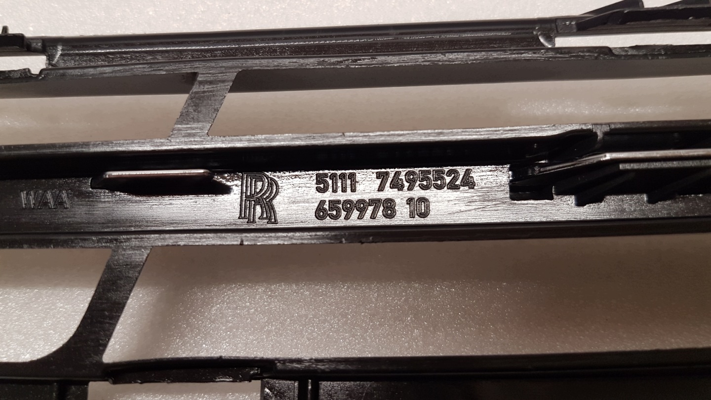 grid of a bumper right front ROLLS ROYCE GHOST II RR21 7495524