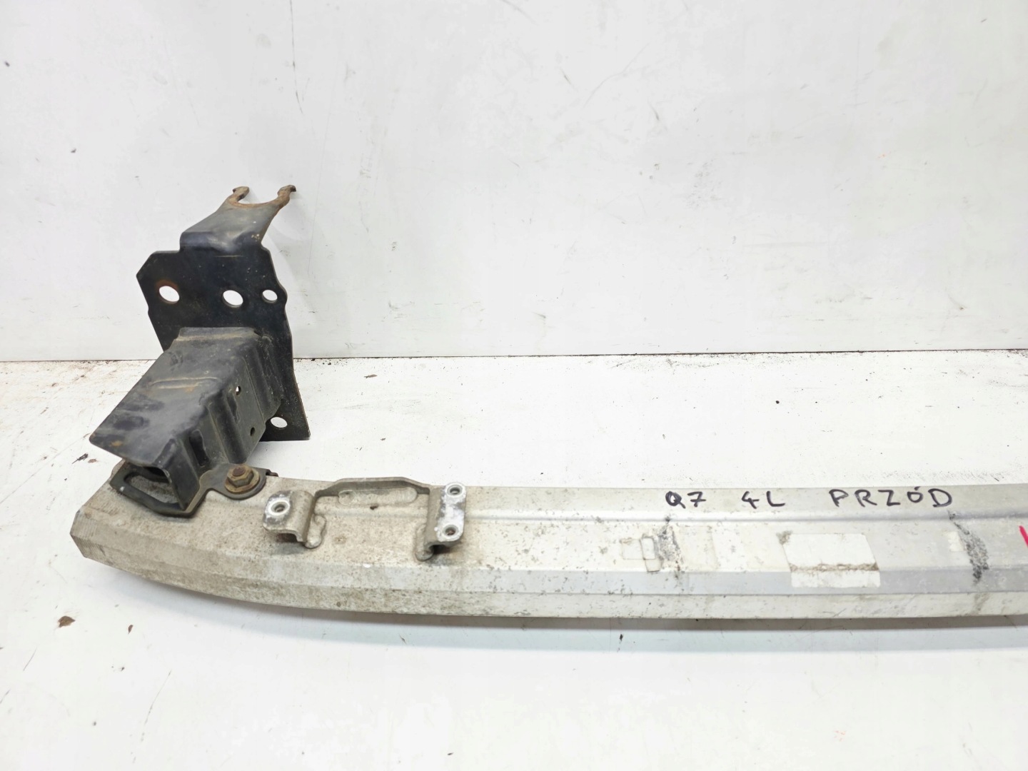 sider below bumper front below RADAR AUDI Q7 4L 4L0807113A