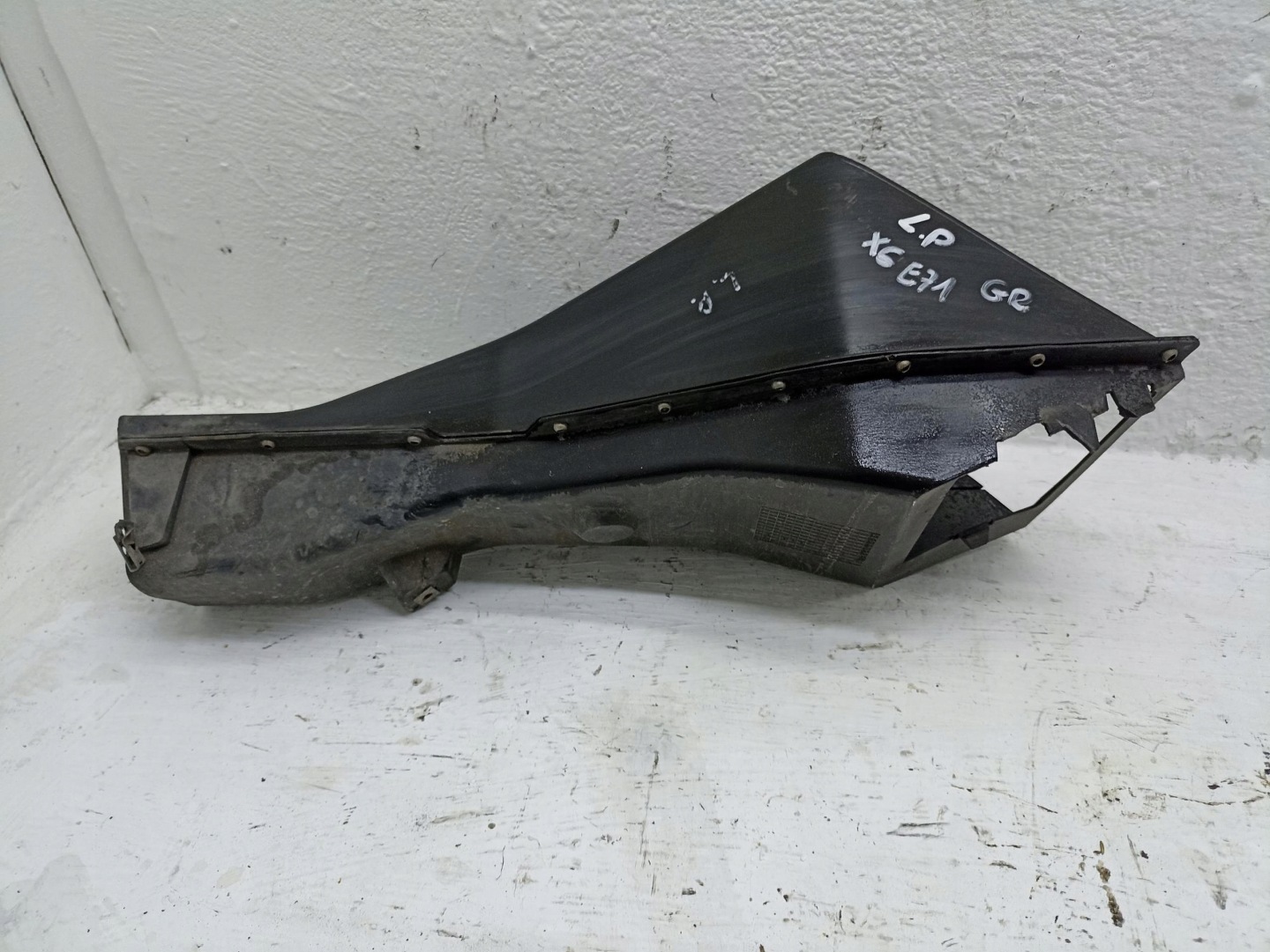 intake air drain left BMW X6 E71 / LCI 2159353