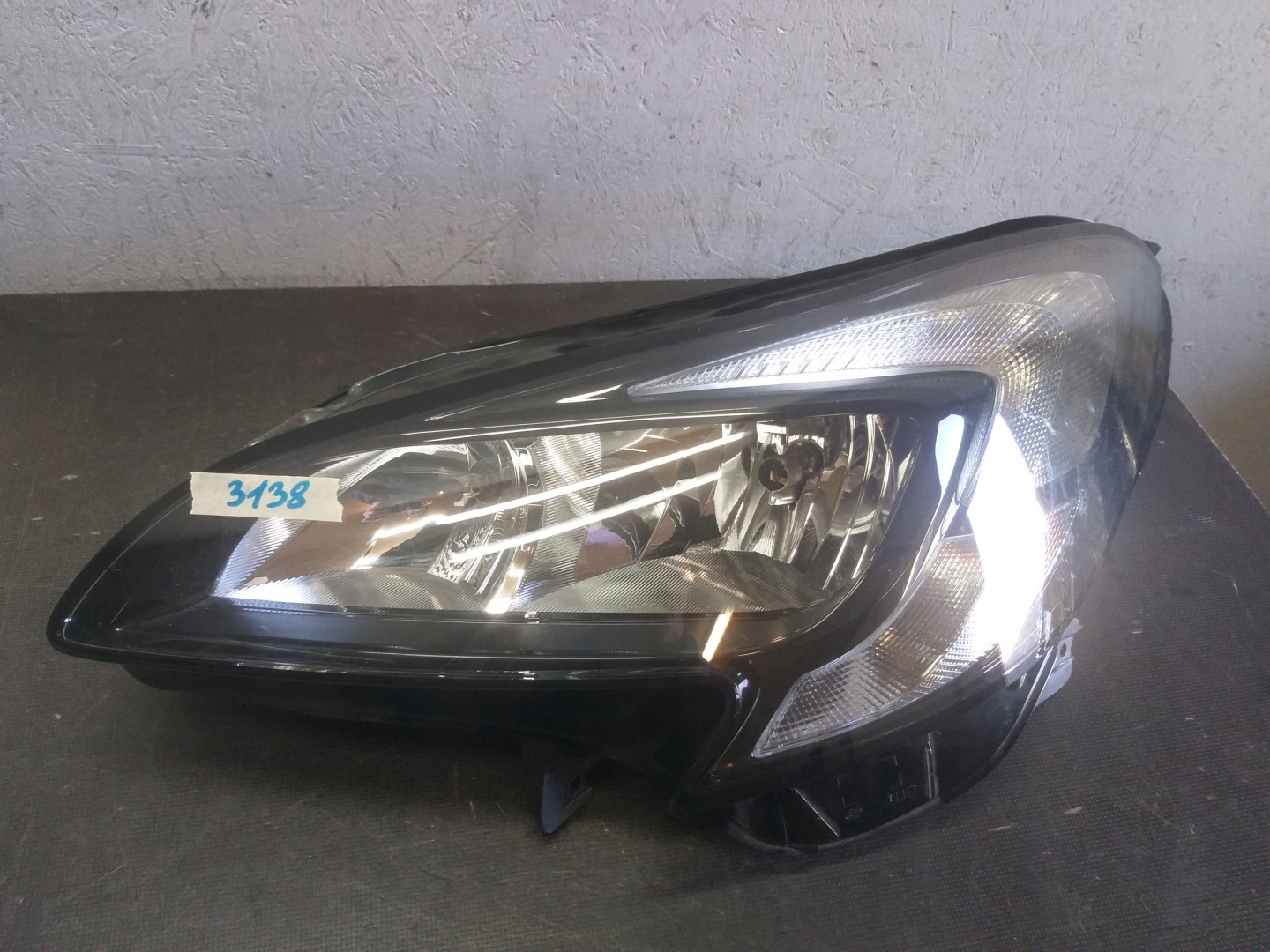 LIGHT FRONT LEFT OPEL CORSA E 39108222