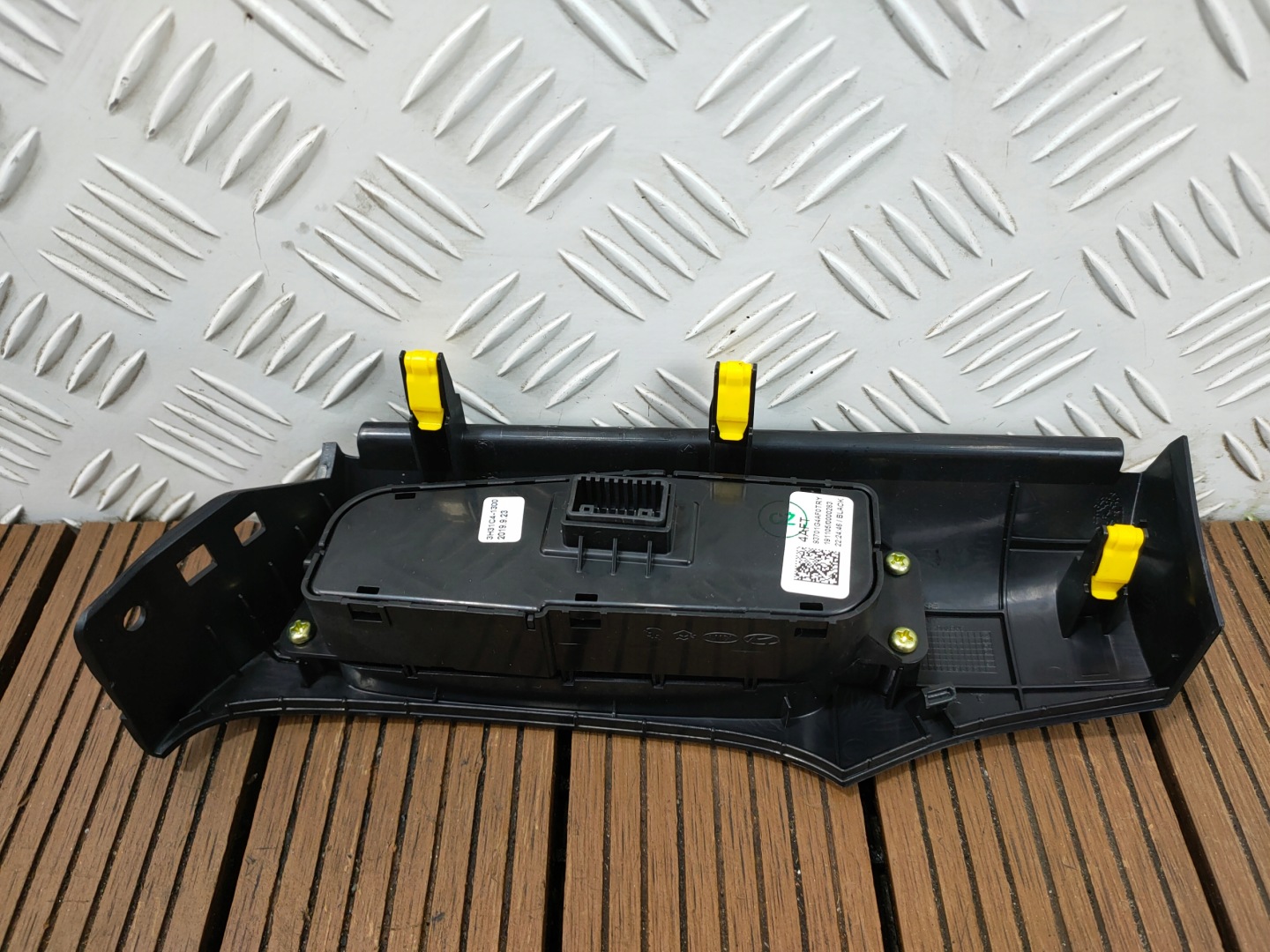 HYUNDAI i30 III 16-23 control panel buttons ASYSTENT 93701G4AF0 OE