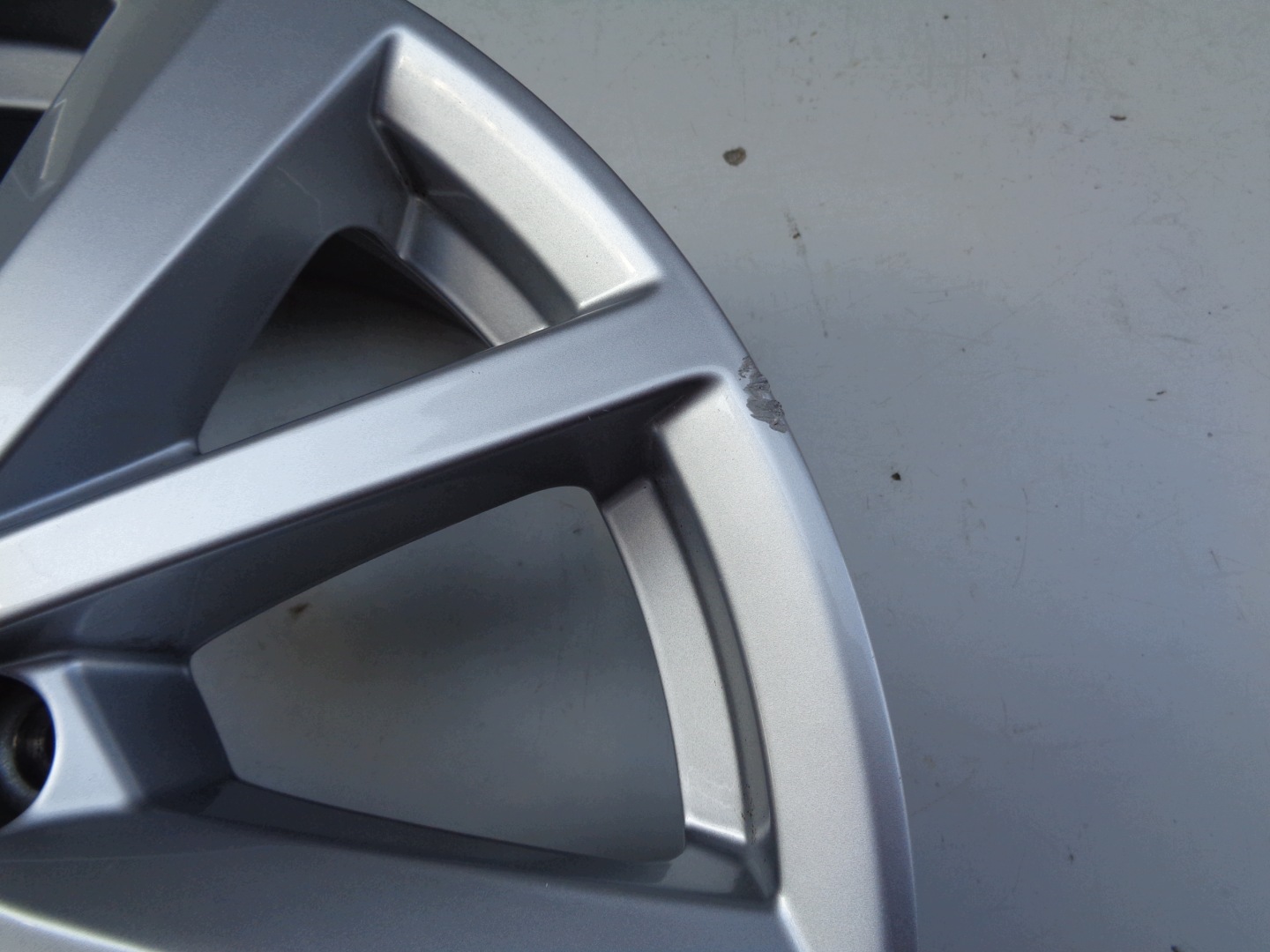 disk hliníkový AUDI 7JX17 ET45 5X112 718 81A601025C