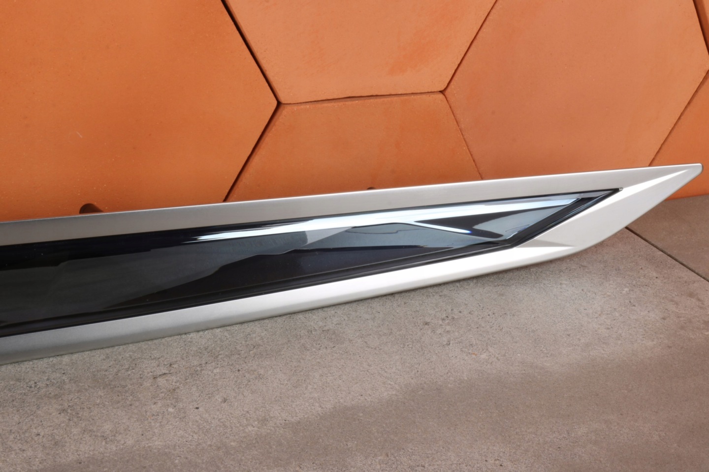 BMW 7 G70 PANEL DOTYKOWY door moulding right front BOWERS SZKLO 5A9BF11