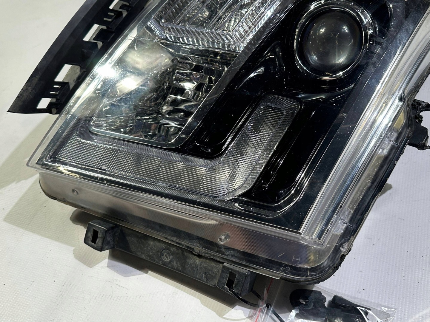 light front front right LED Nissan Titan 2016+