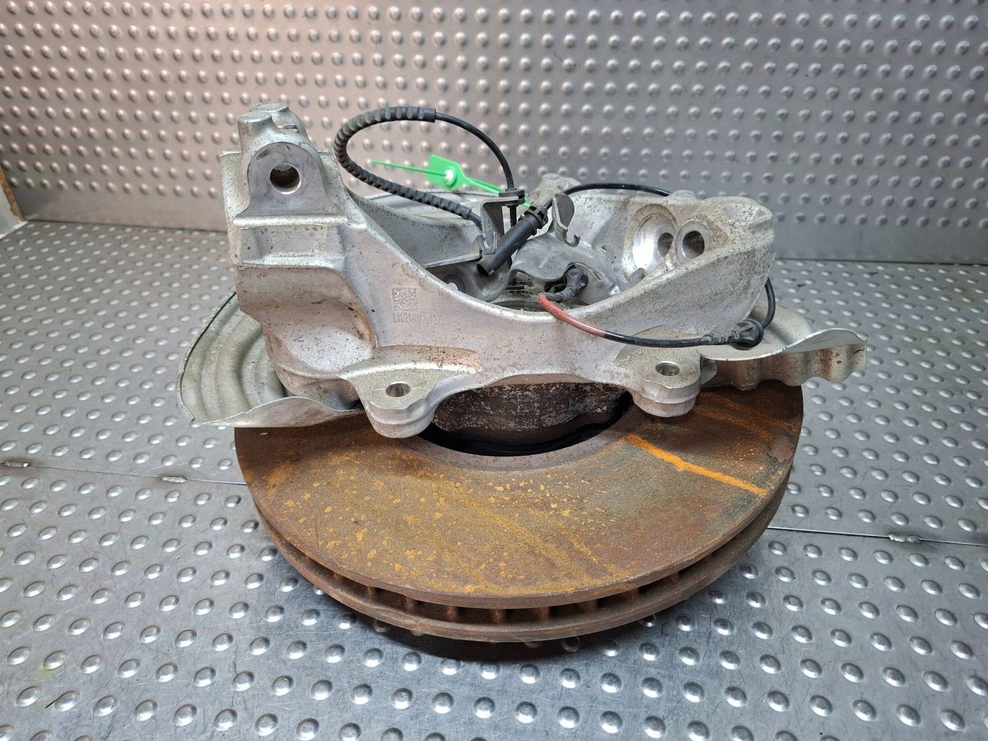 otoč čepu levý předek 6893967 BMW G42 X-DRIVE