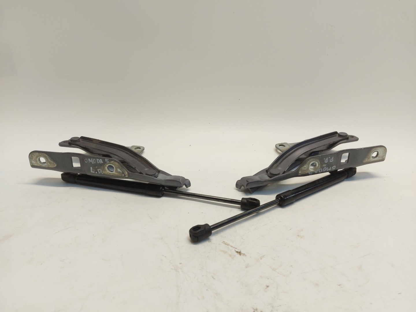 Chery Omoda 5 2024r hinge bonnets left right 553000321aa komplet