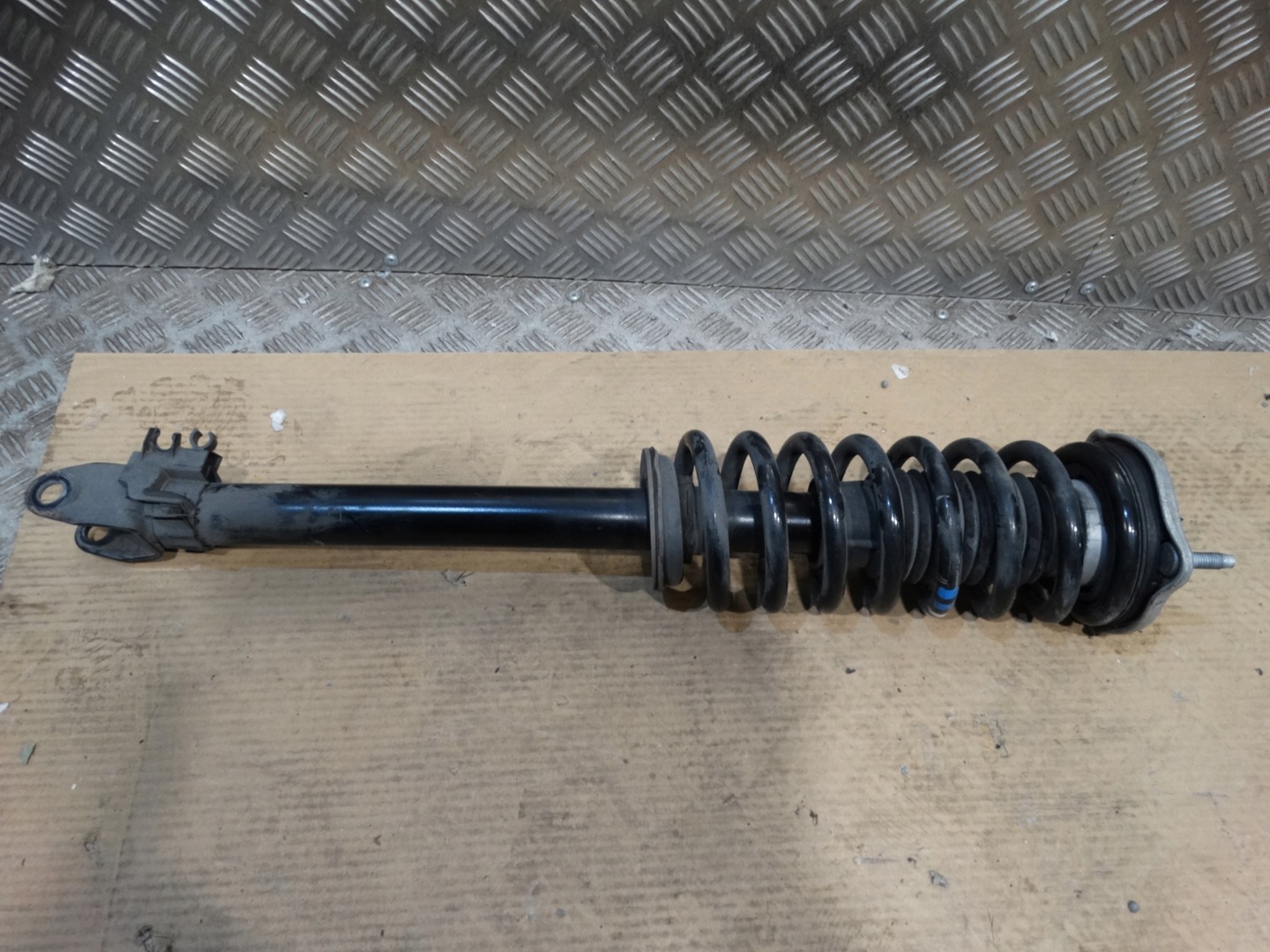 IDEALNY shock absorber front MERCEDES W213 1 9