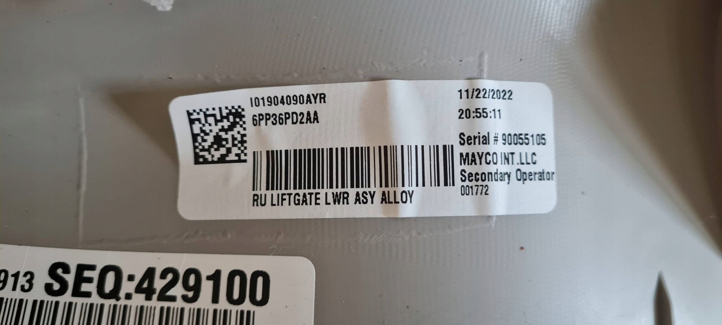 Chrysler Pacifica 2022 cover side bonnet boot rear part 6PP36PD2AA