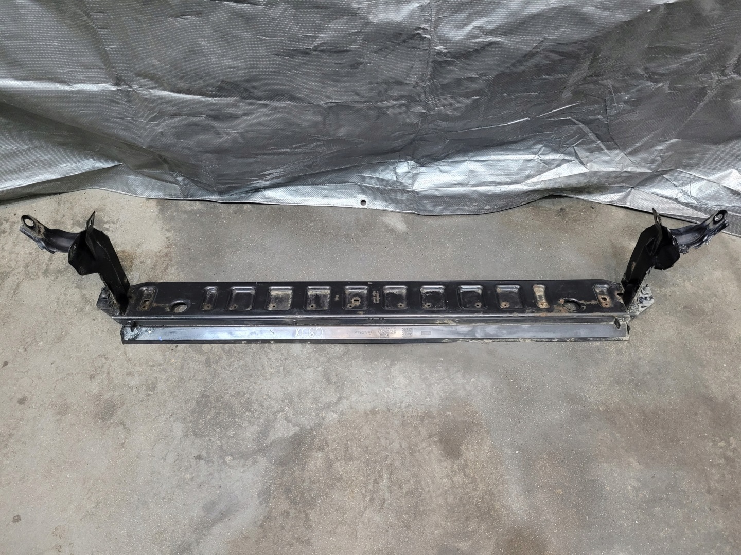 pillar below radiator sider lower VOLVO XC60 and