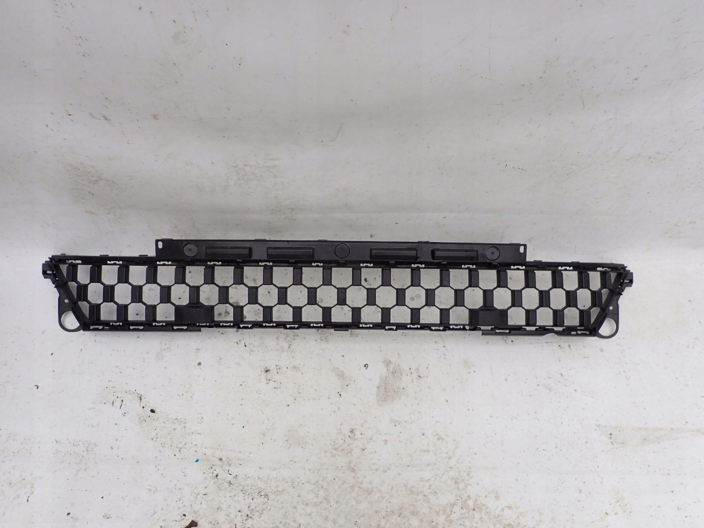 RENAULT MEGANE E-TECH 22- grid of a bumper front front central