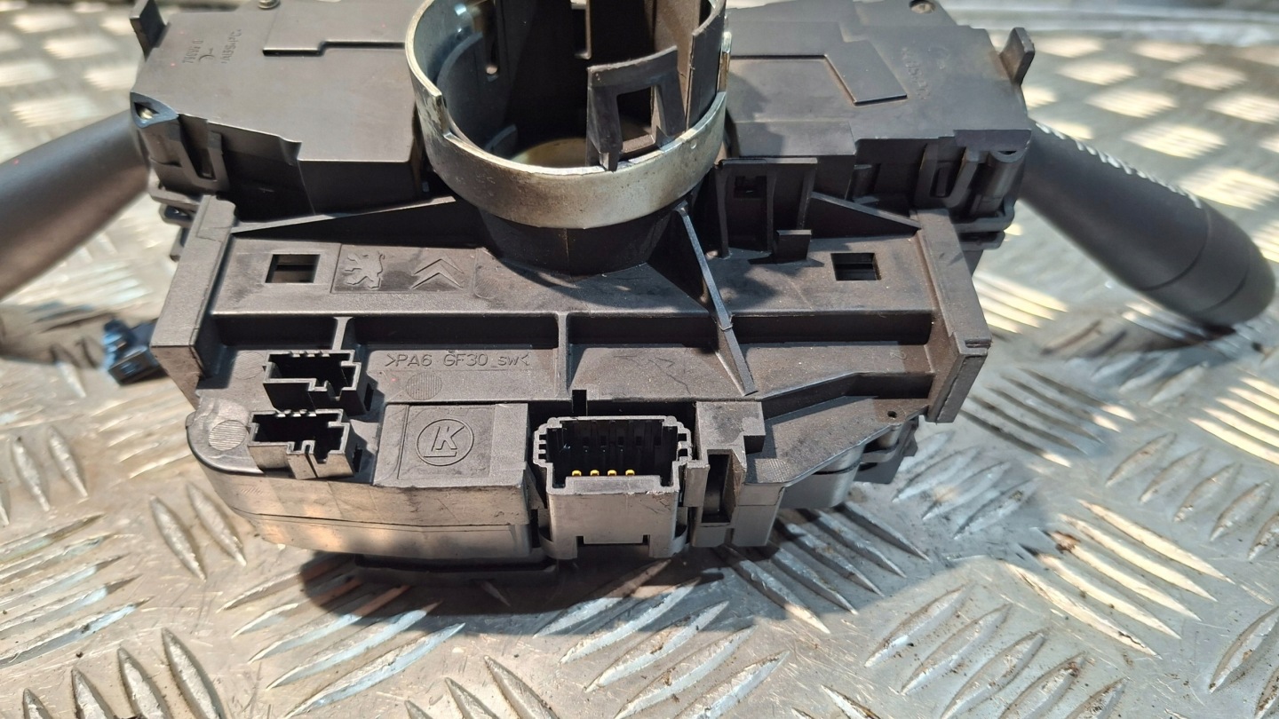 steering wheel levers and controls CITROEN C2