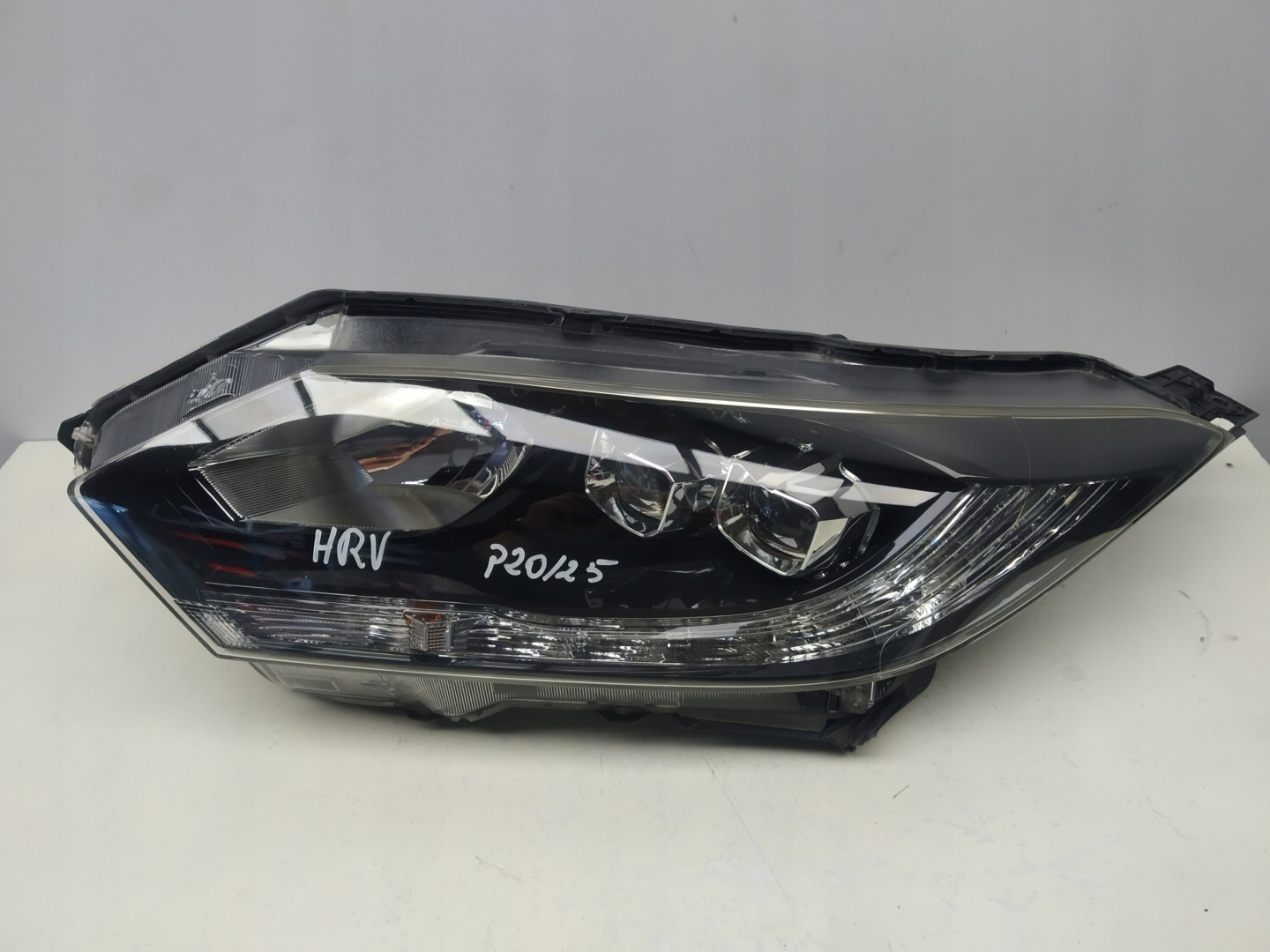 2014-2018r Honda HRV II reflektor light front left LED original OM