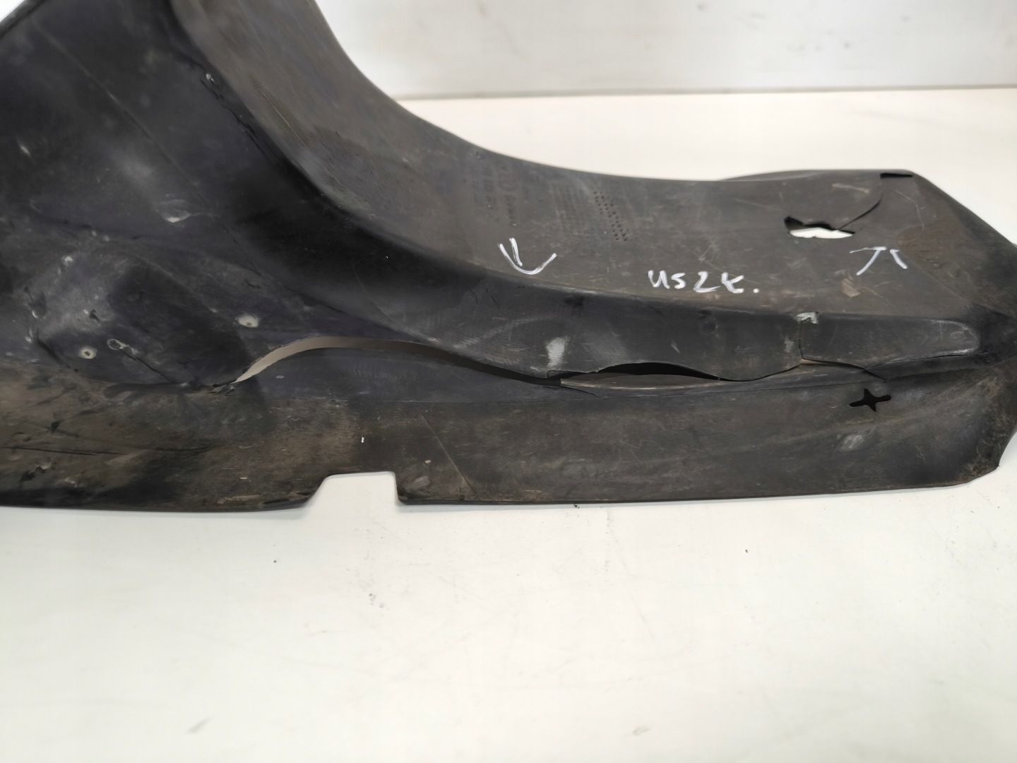 air duct air line left AUDI A6 C6 4F0145333M damaged !