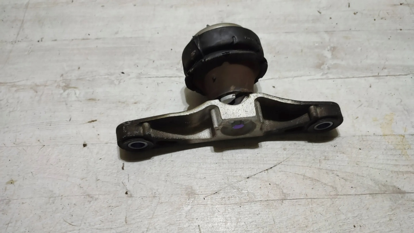 Volvo V40 II 2018r engine mount