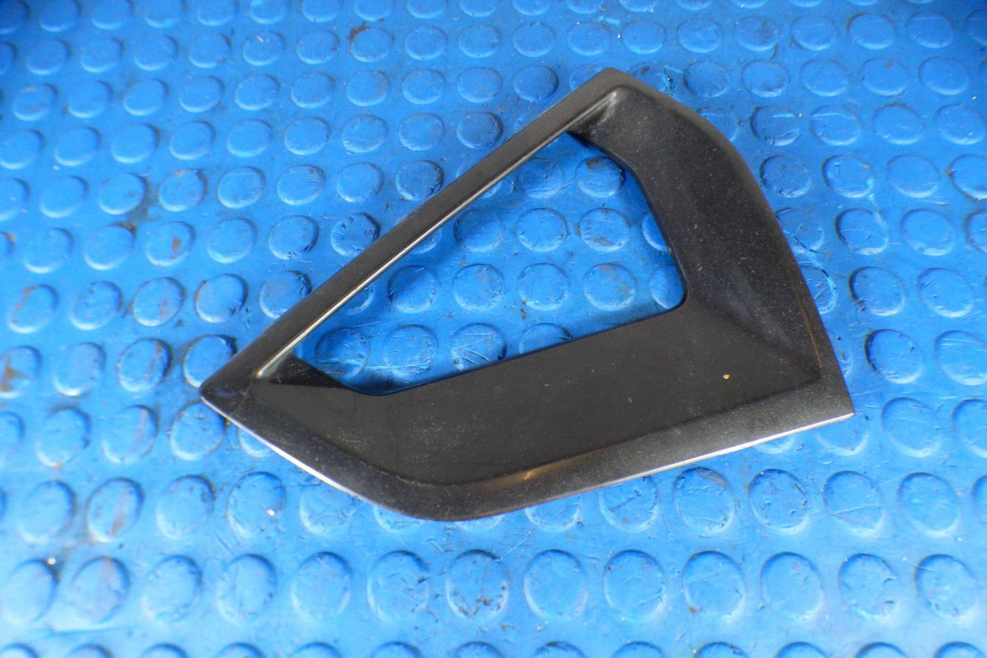 grid of a bumper lower left front 9463479 original BMW 5 G30 G31