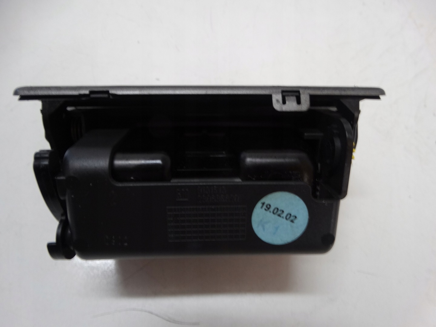 ashtray passenger compartment OPEL VECTRA C 9181518